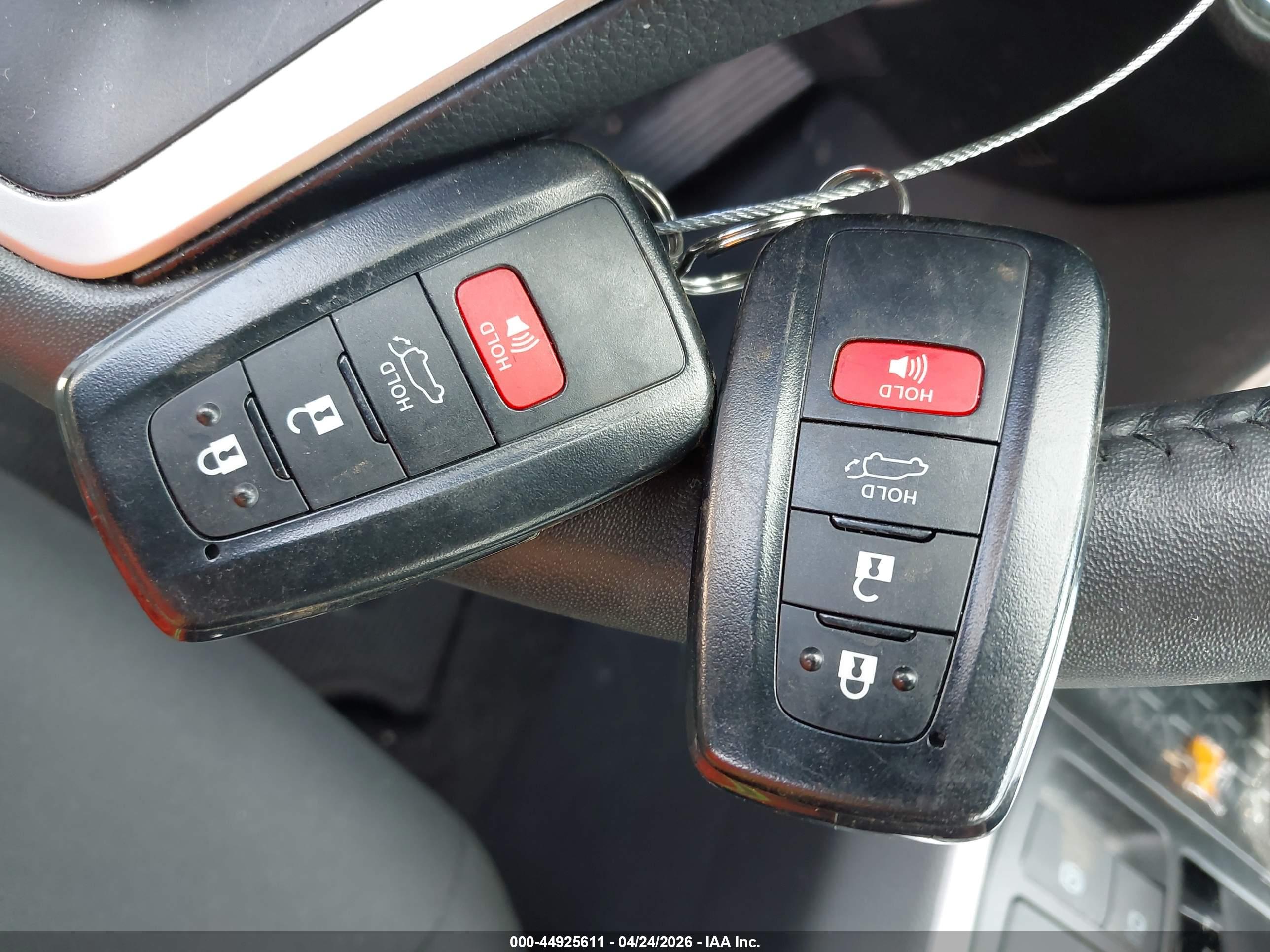 TOYOTA RAV4 image 11