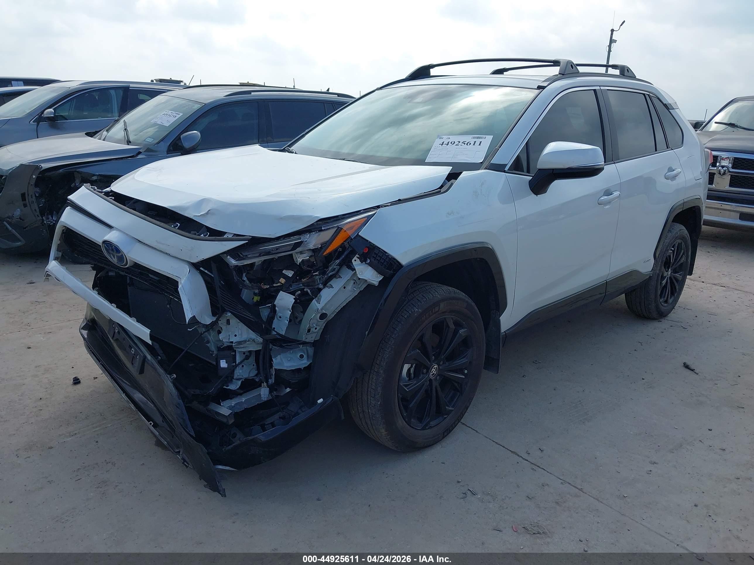 TOYOTA RAV4 image 2