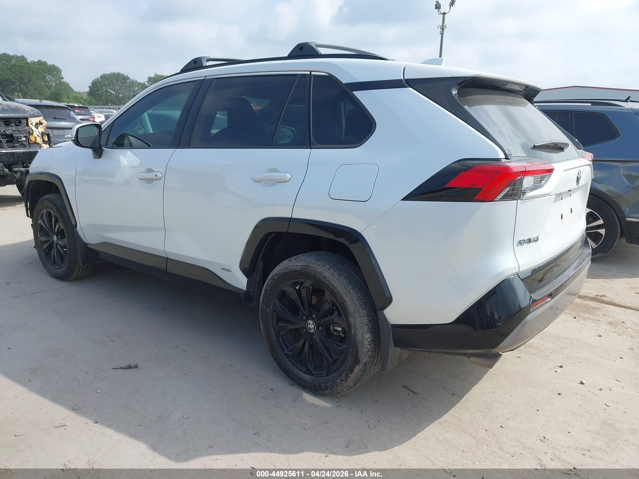TOYOTA RAV4 image 3