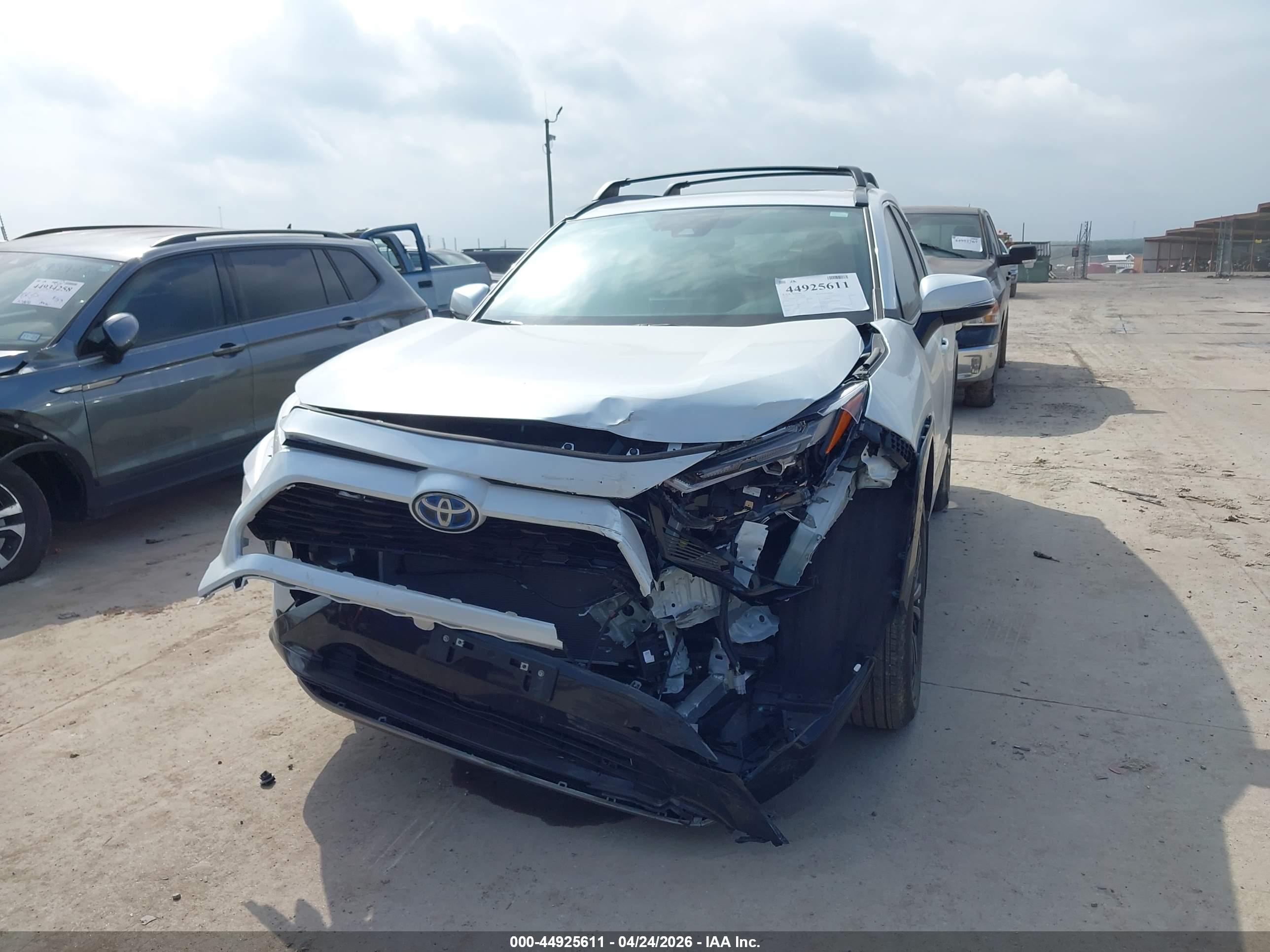 TOYOTA RAV4 image 6