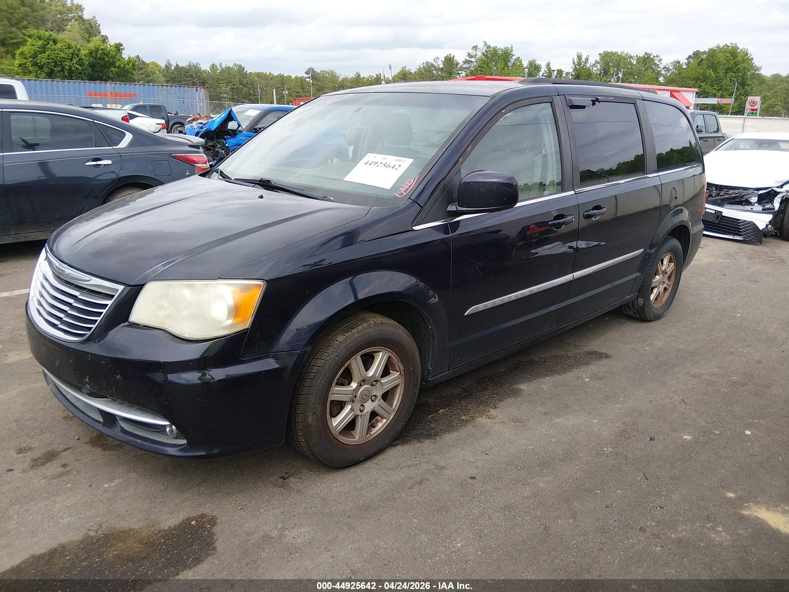 CHRYSLER TOWN image 2