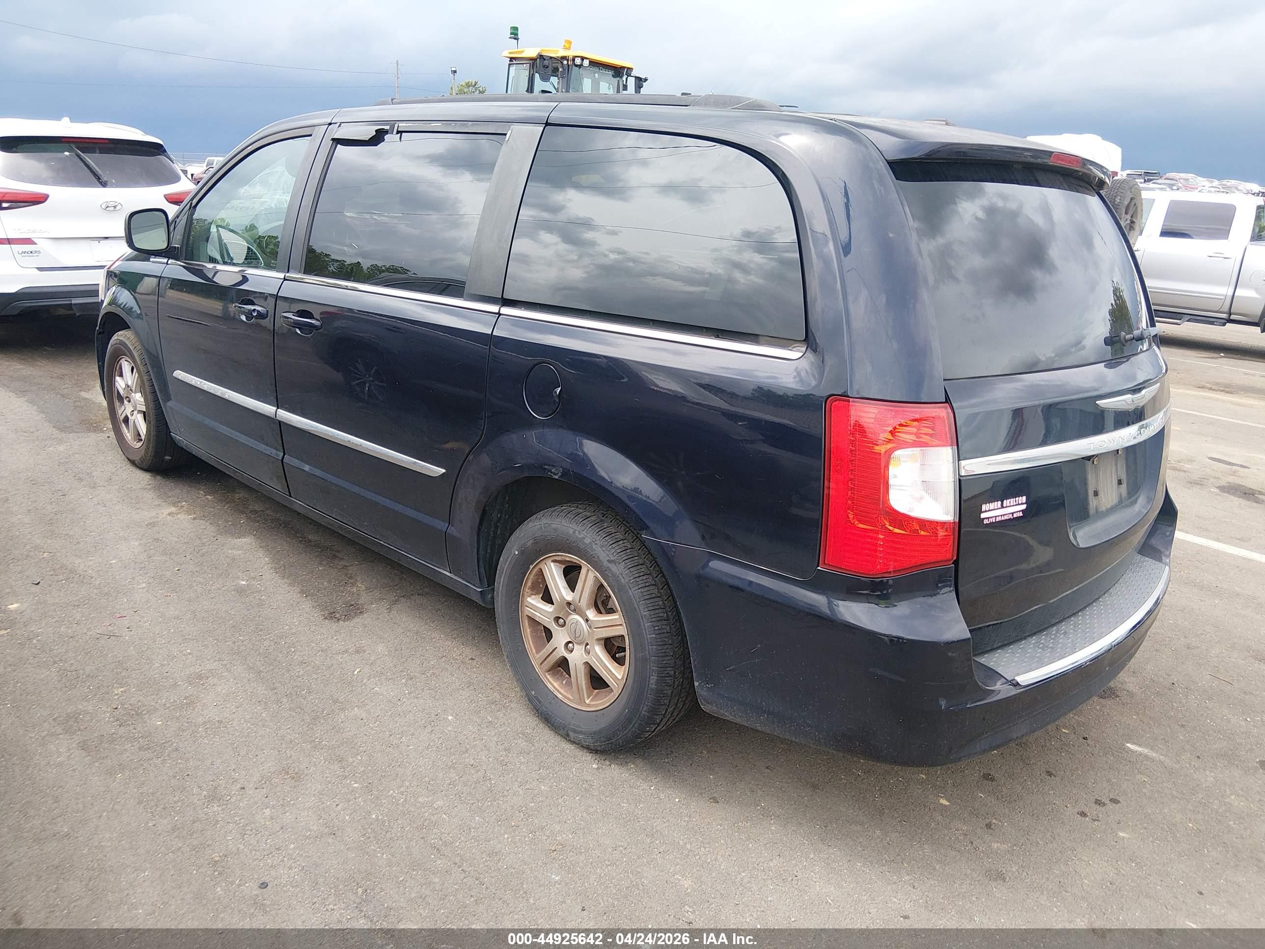 CHRYSLER TOWN image 3