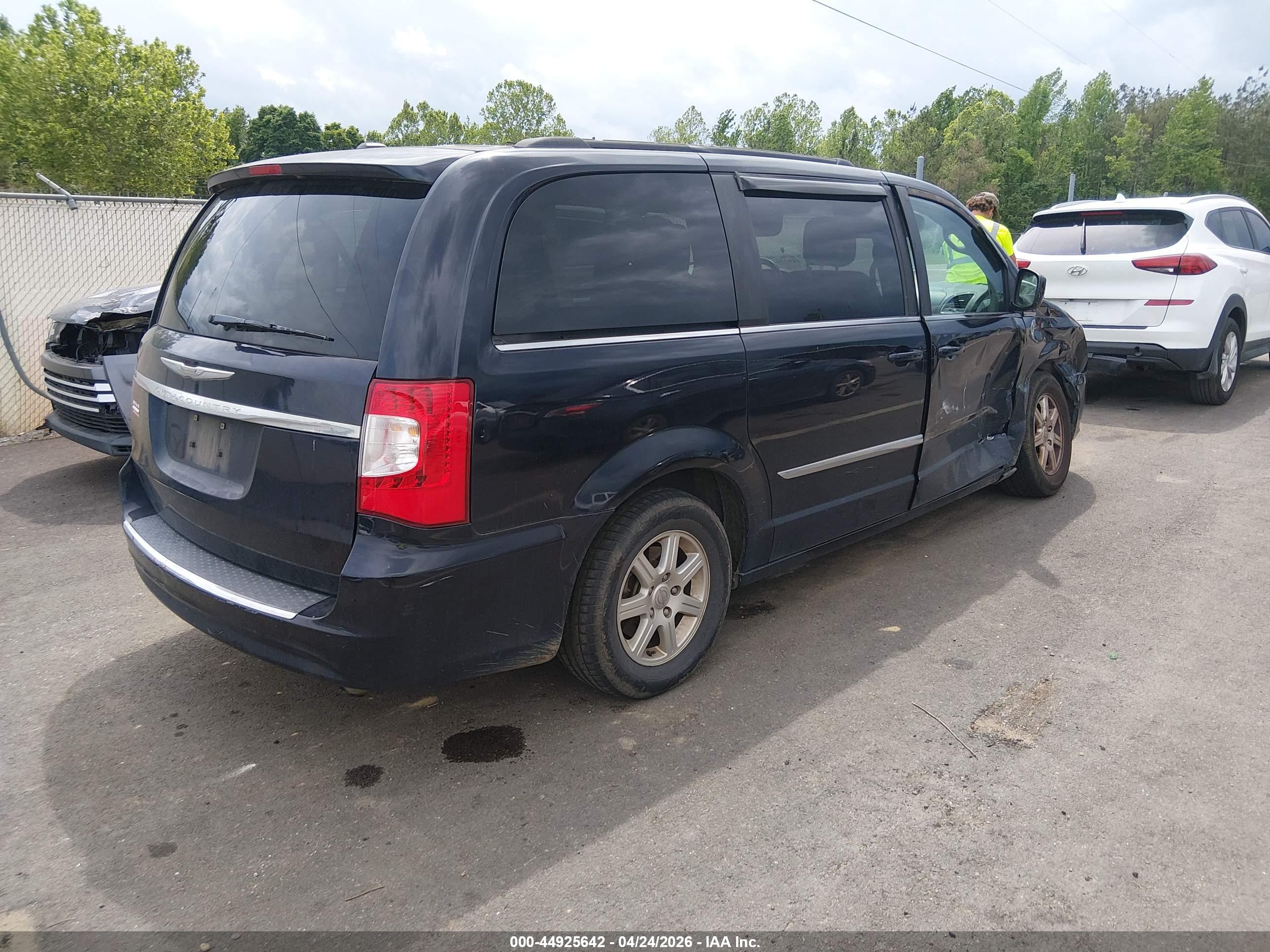 CHRYSLER TOWN image 4