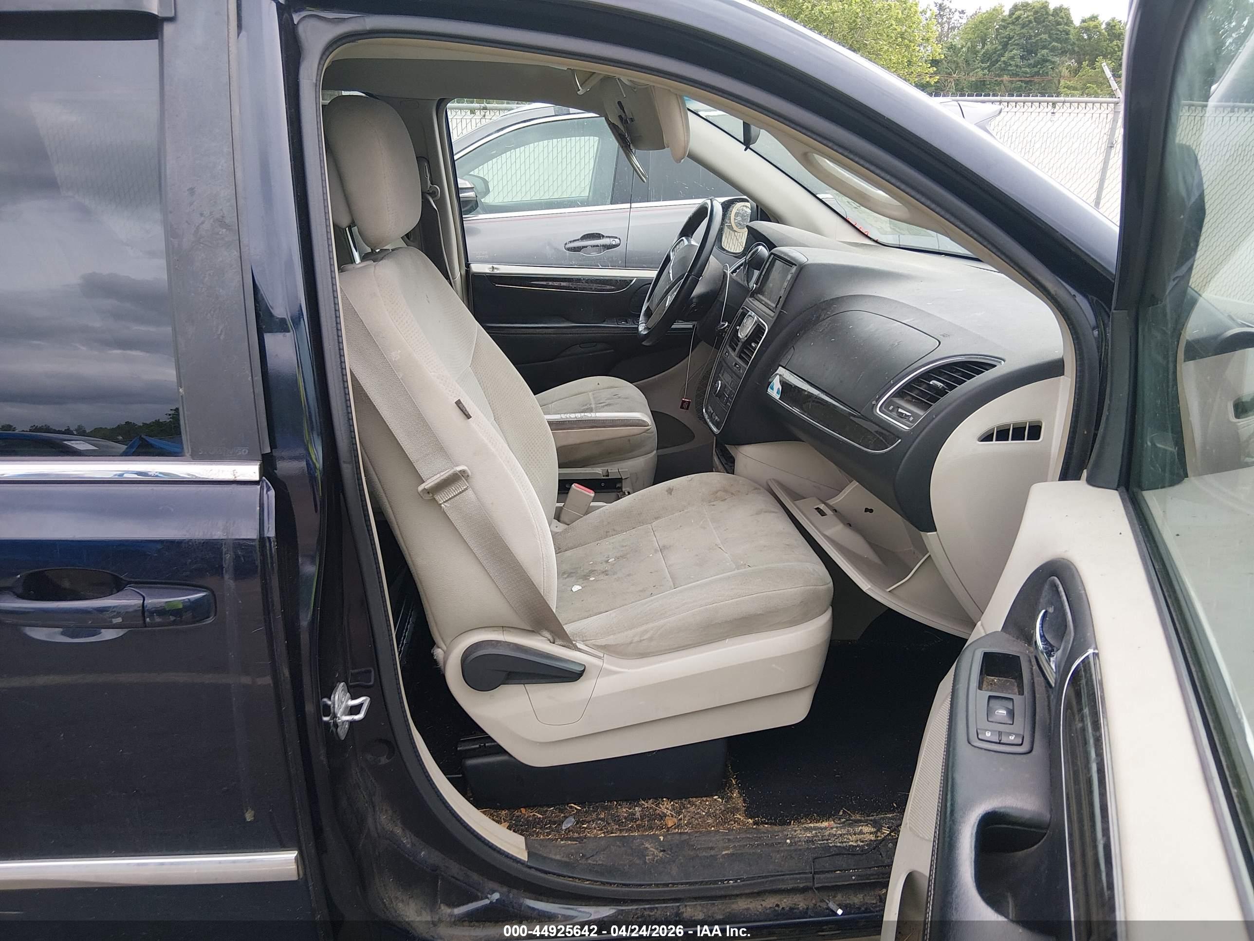 CHRYSLER TOWN image 5