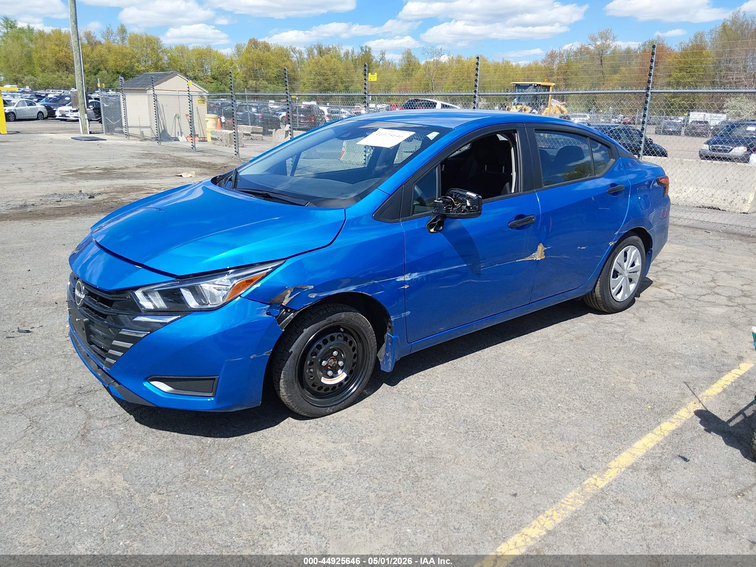 NISSAN VERSA image 2