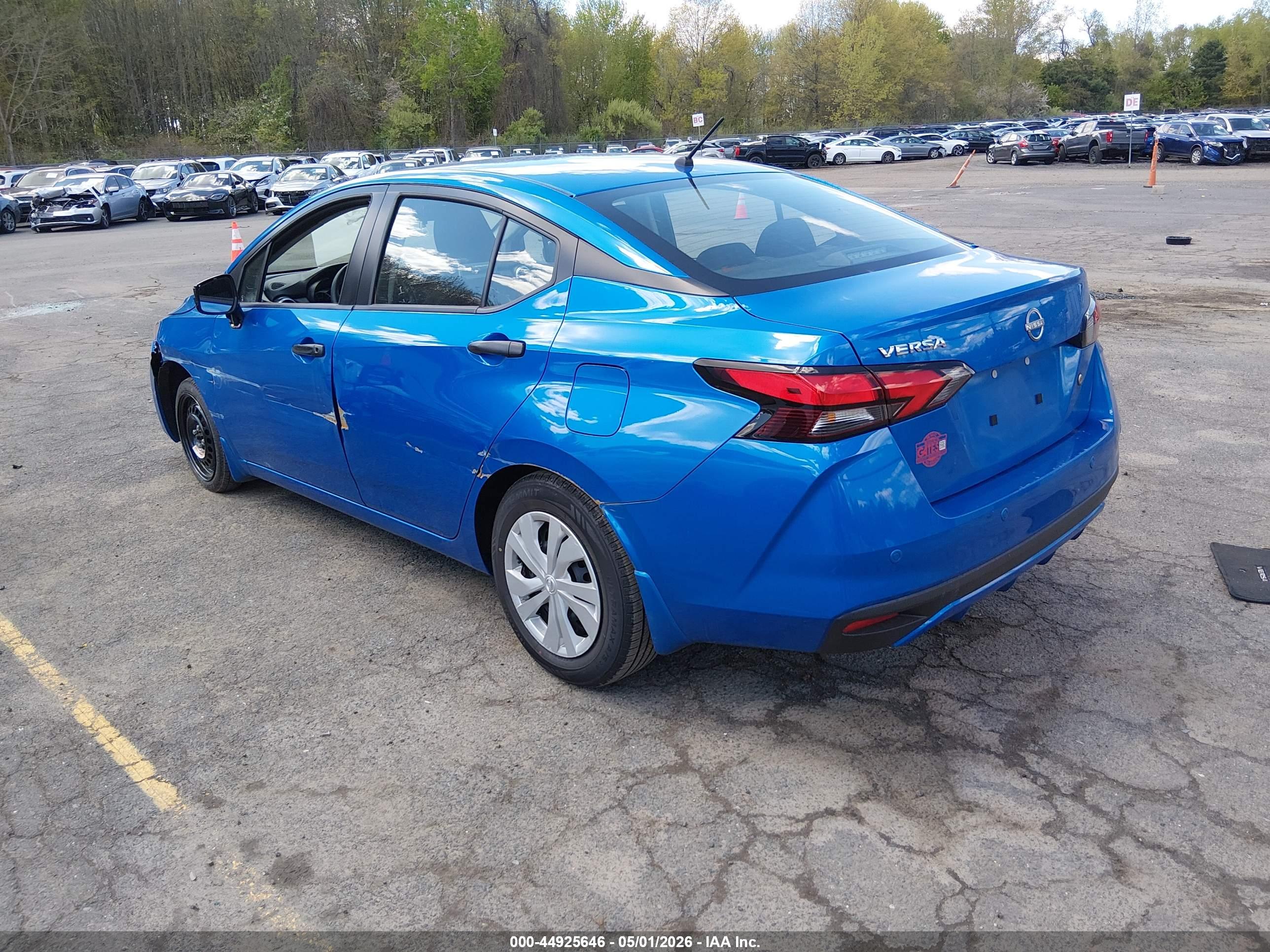 NISSAN VERSA image 3