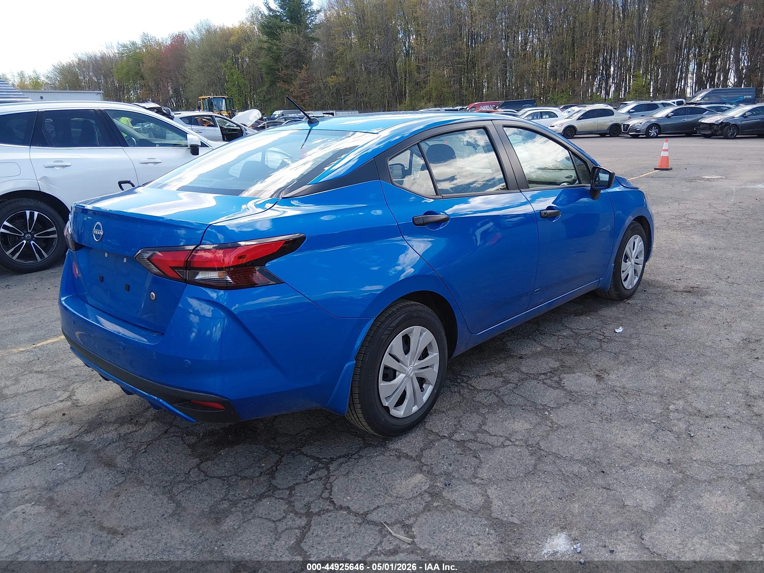 NISSAN VERSA image 4