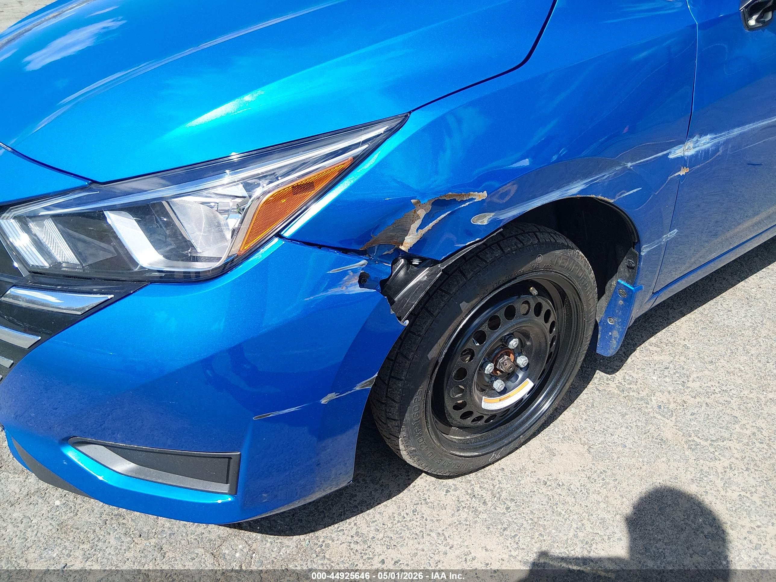 NISSAN VERSA image 6