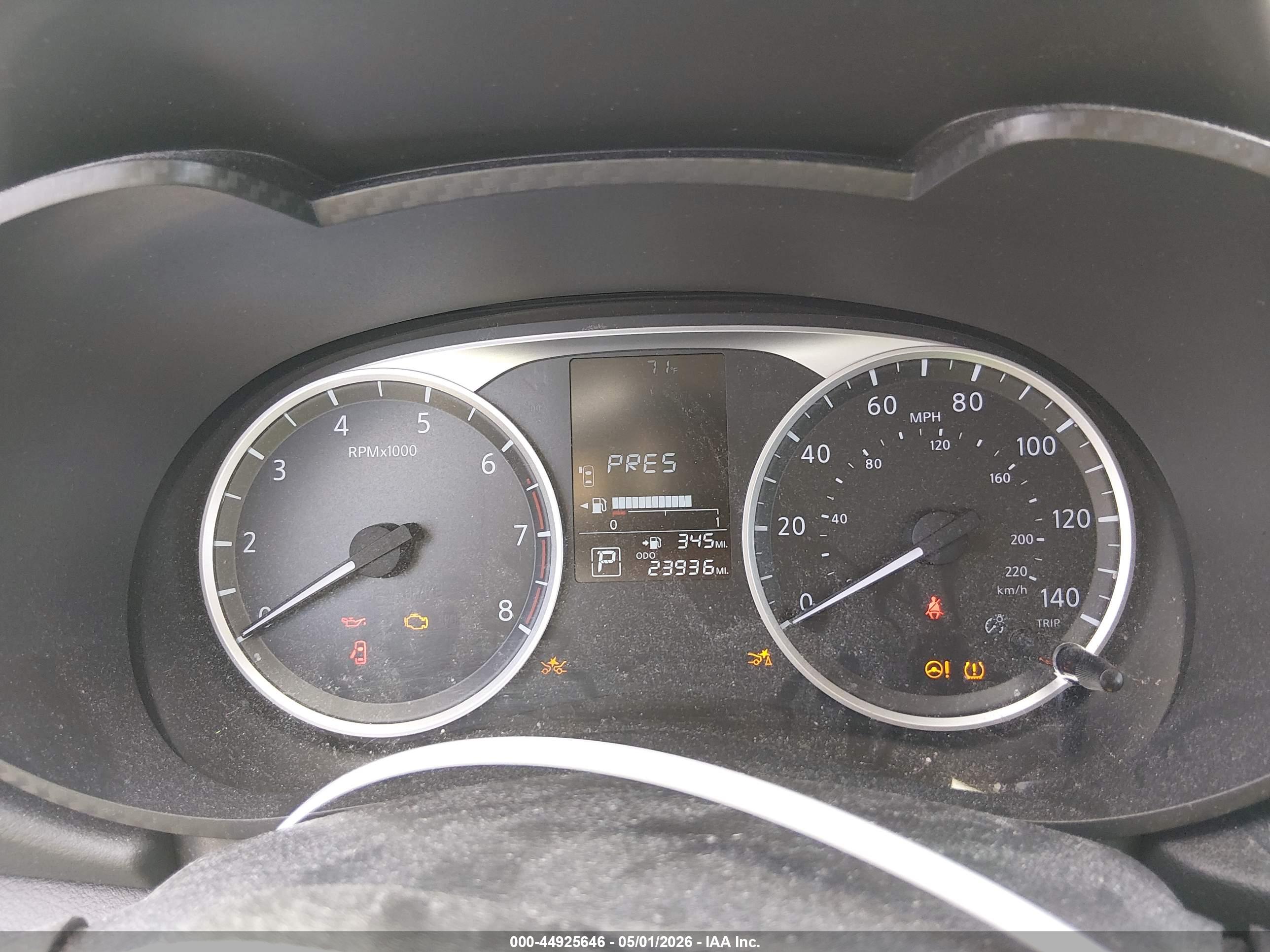 NISSAN VERSA image 7