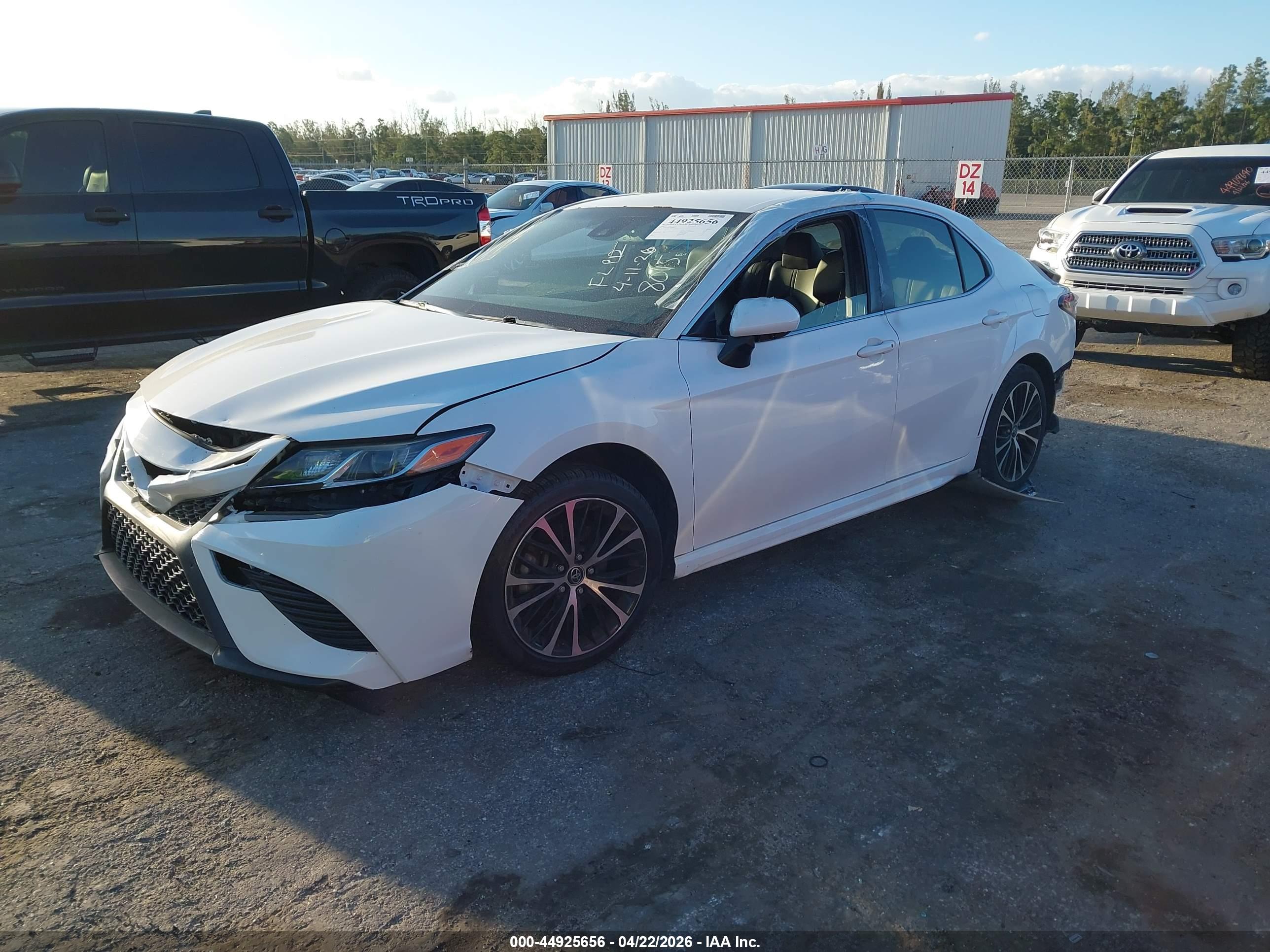 TOYOTA CAMRY image 2