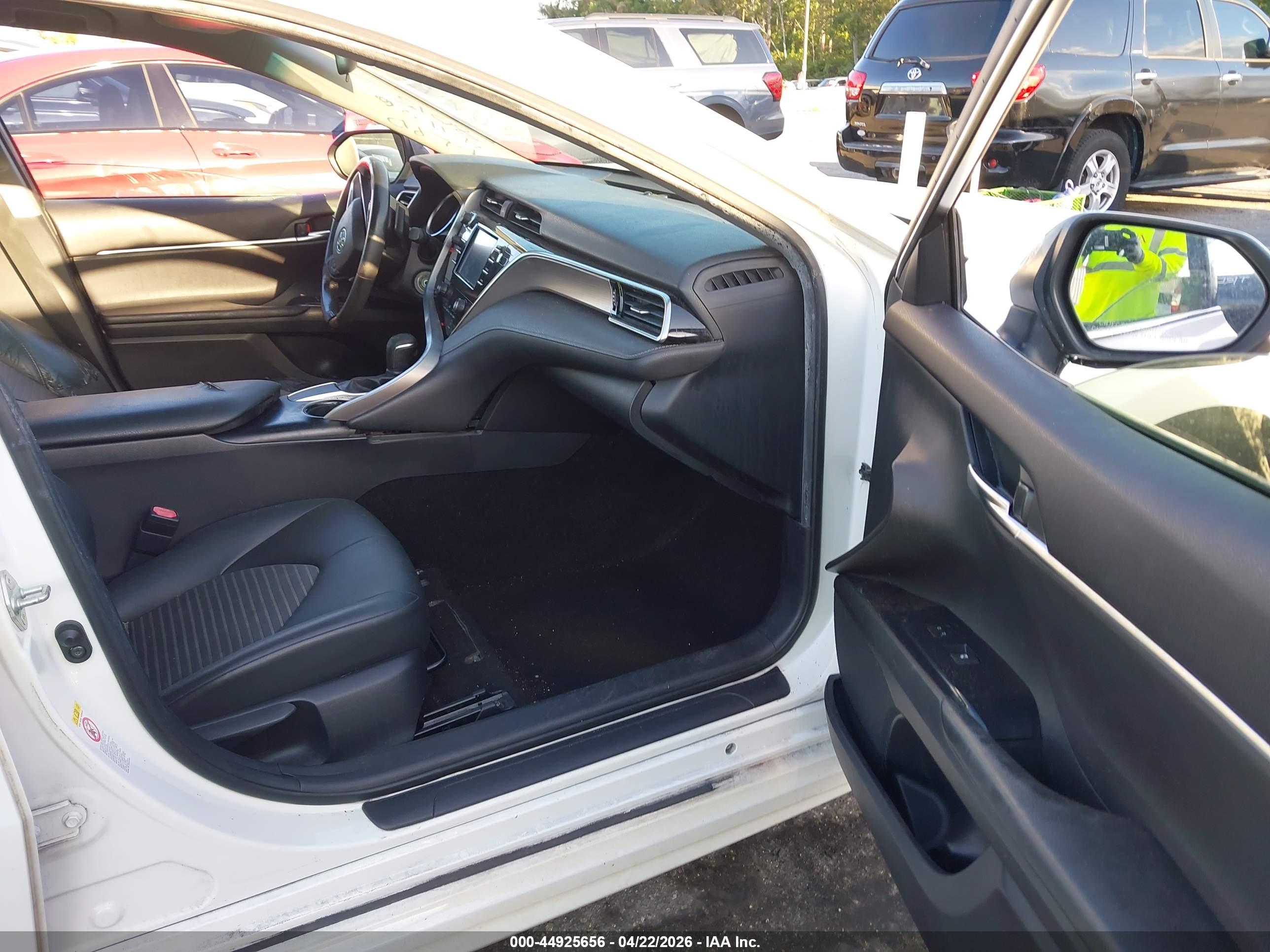 TOYOTA CAMRY image 5