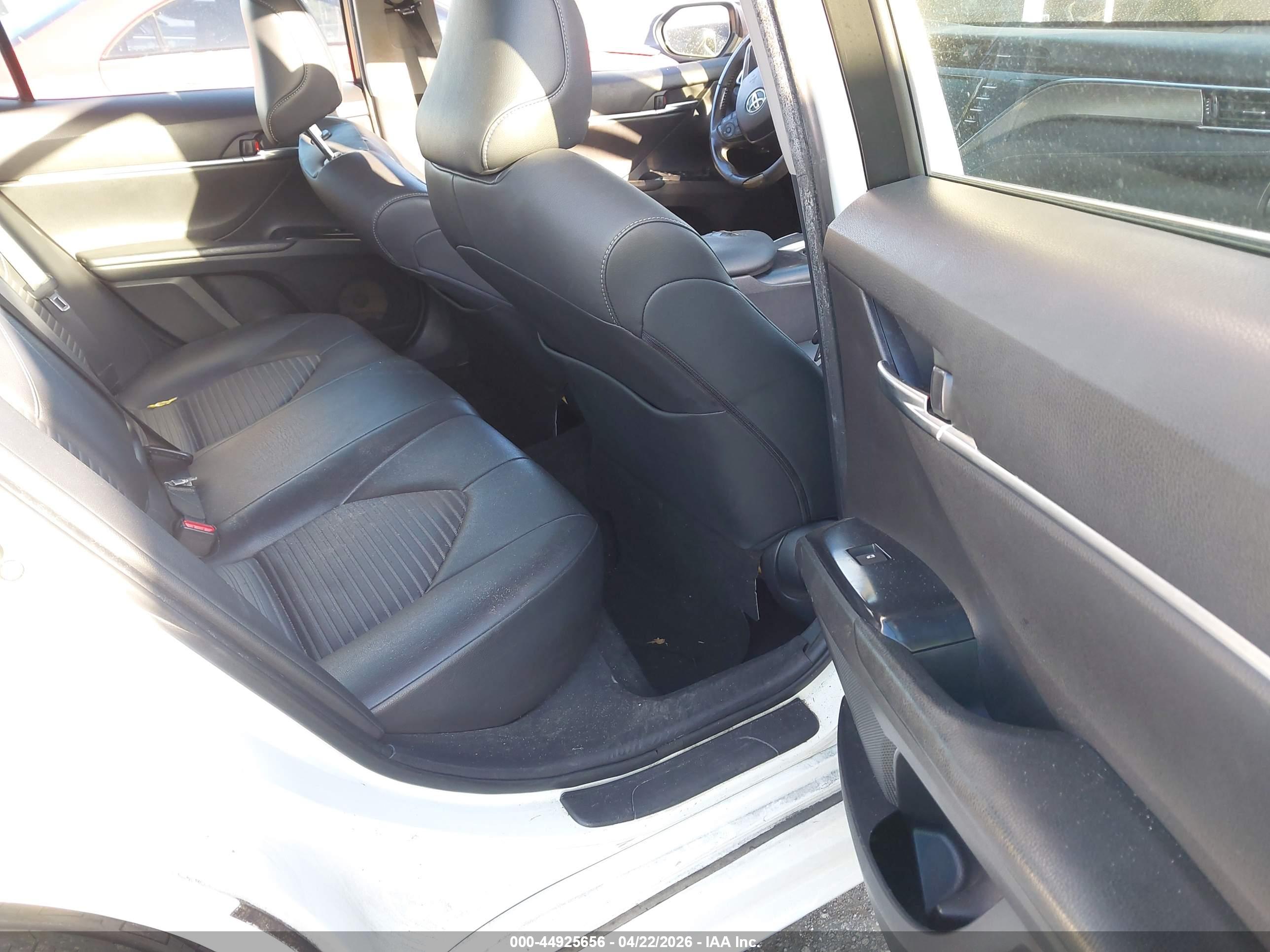 TOYOTA CAMRY image 8
