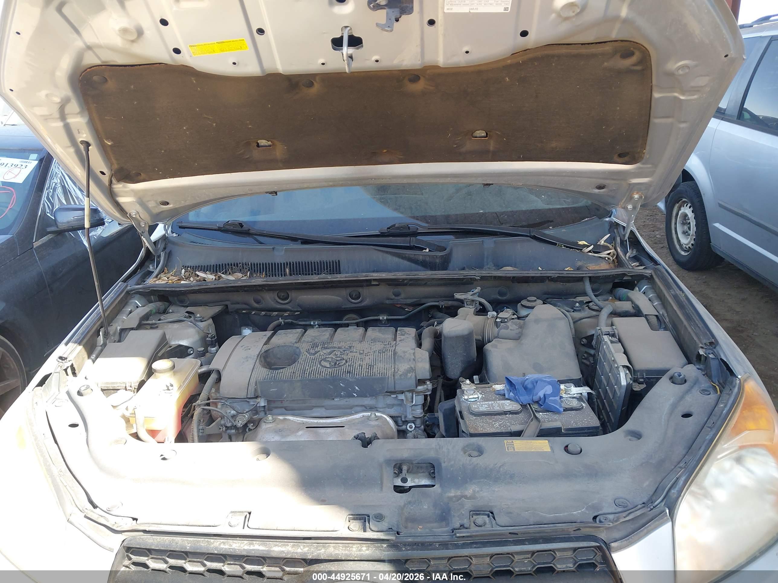 TOYOTA RAV4 image 10
