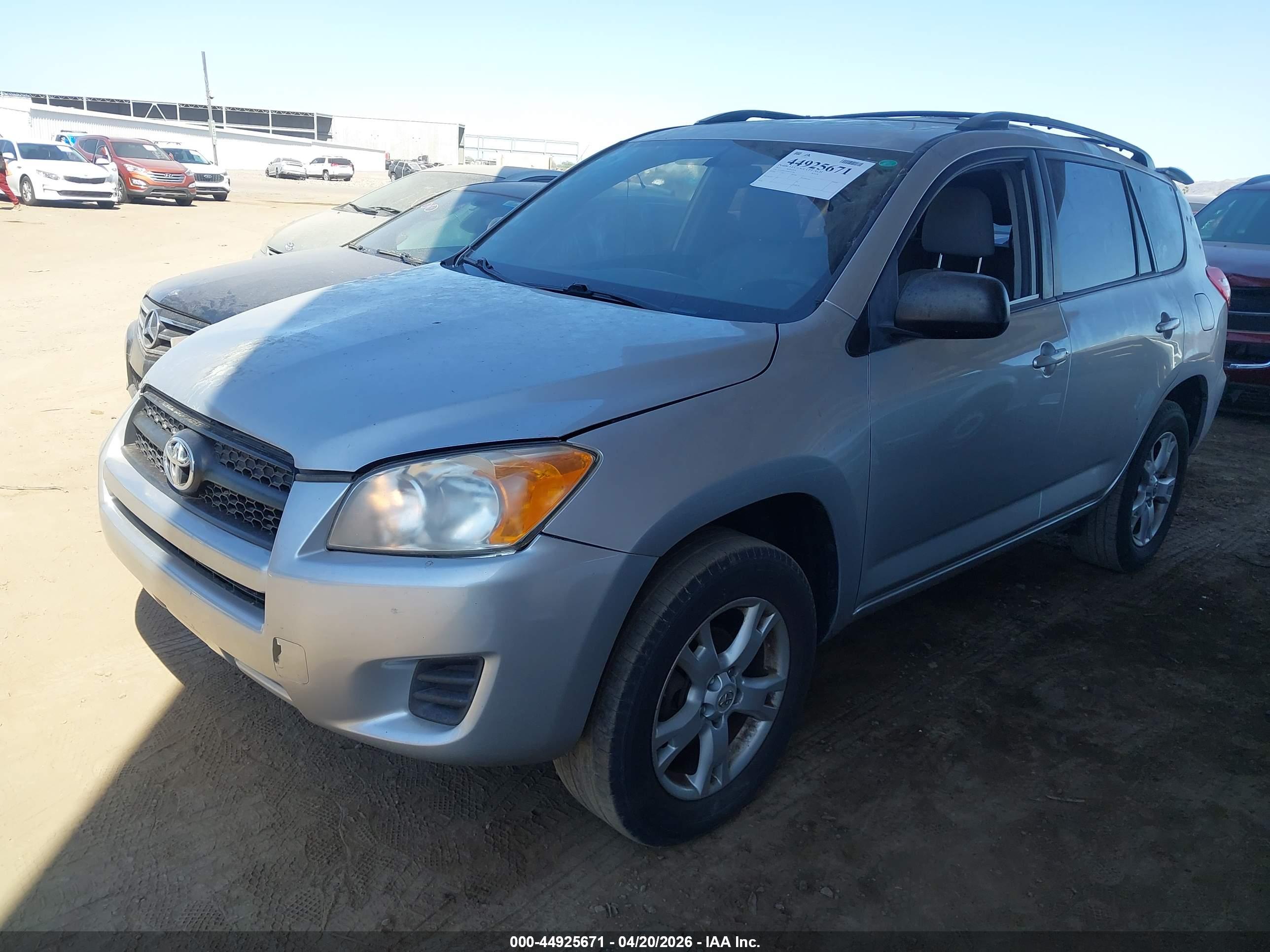TOYOTA RAV4 image 2