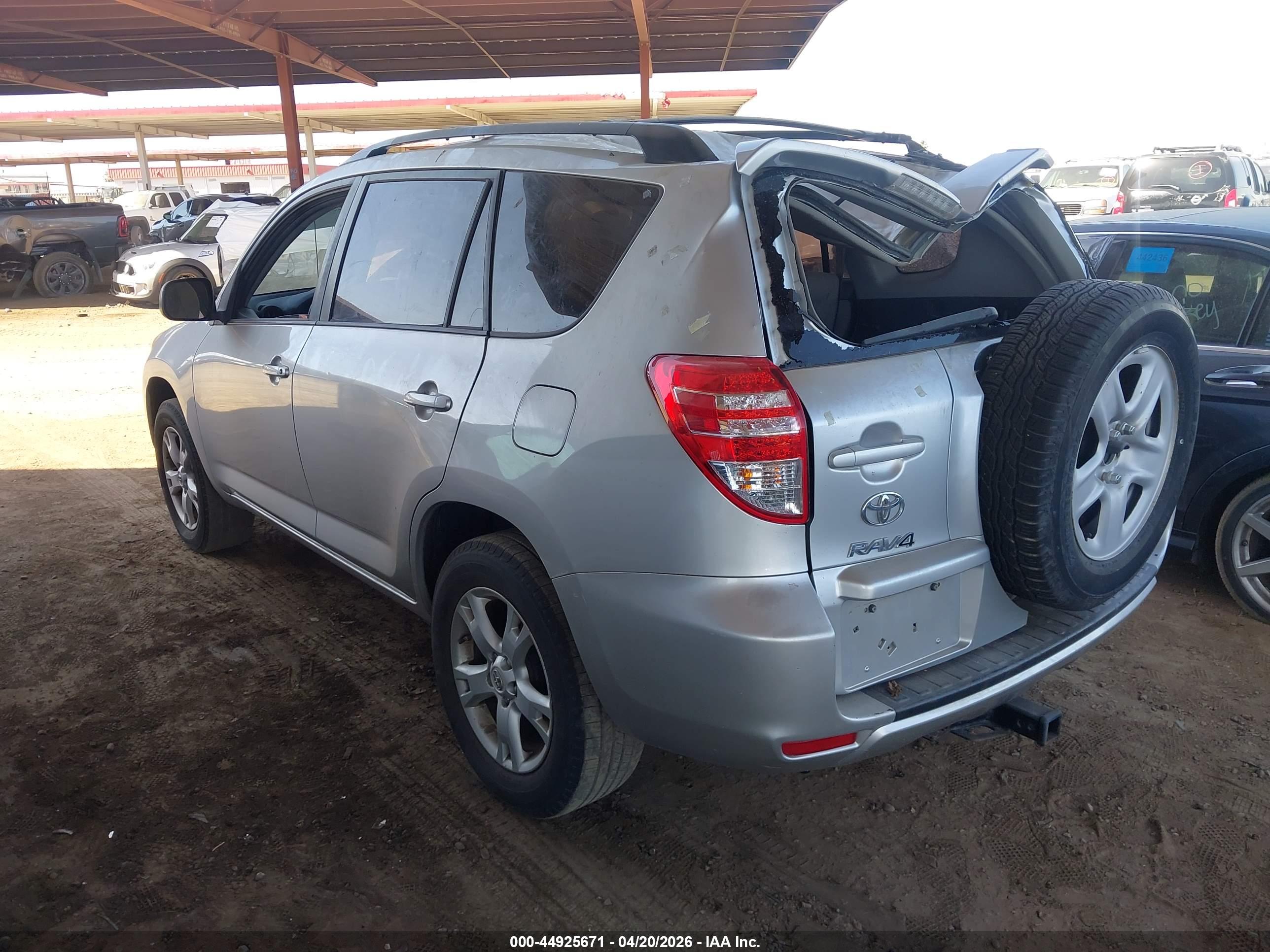 TOYOTA RAV4 image 3