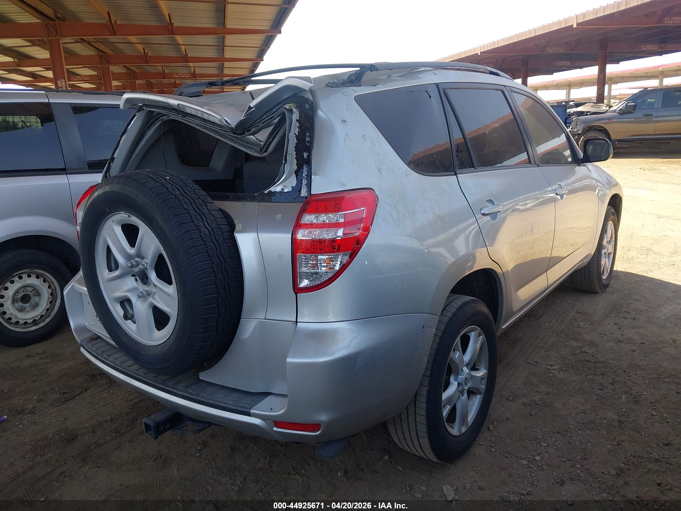 TOYOTA RAV4 image 4