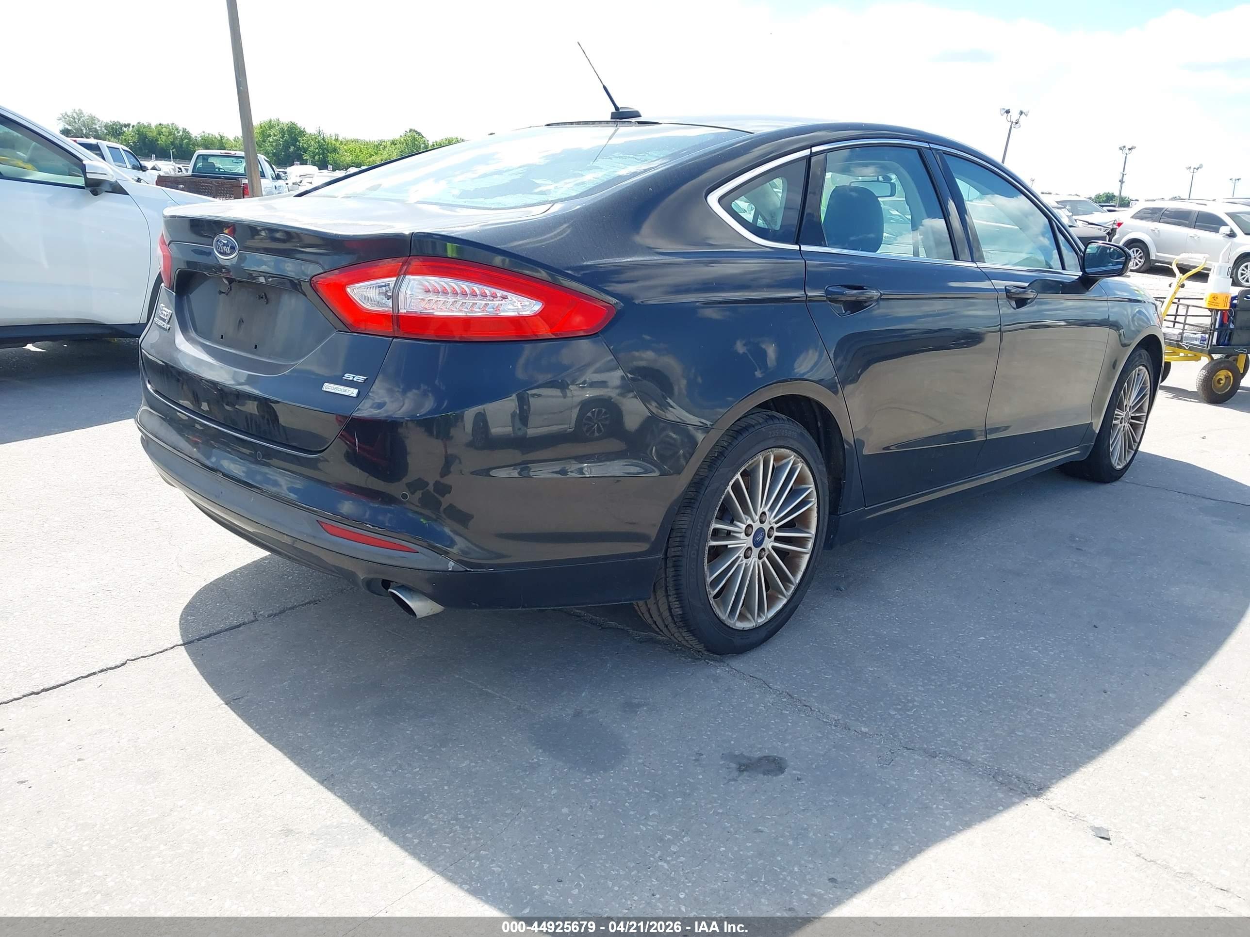 FORD FUSION image 4