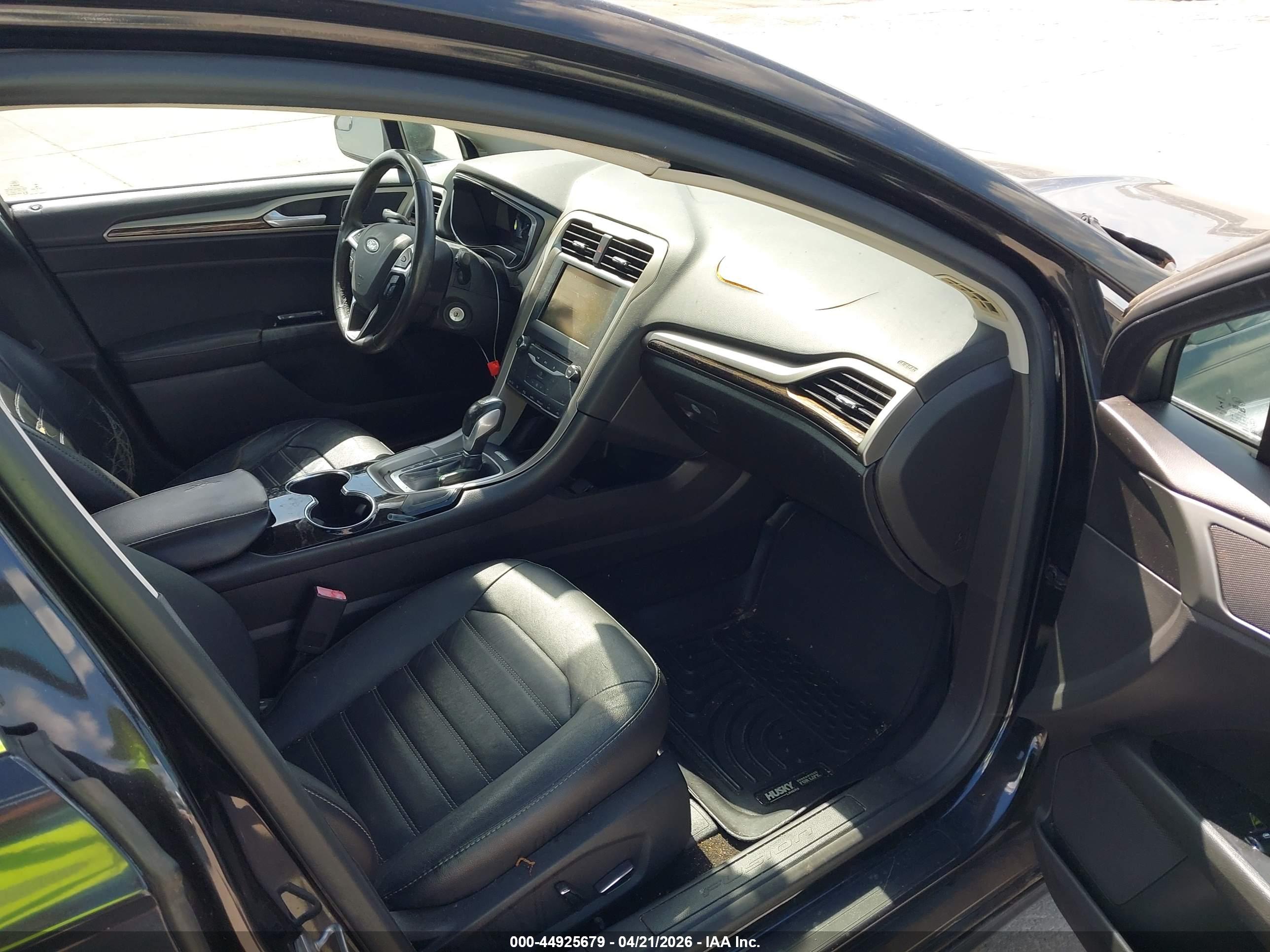 FORD FUSION image 5