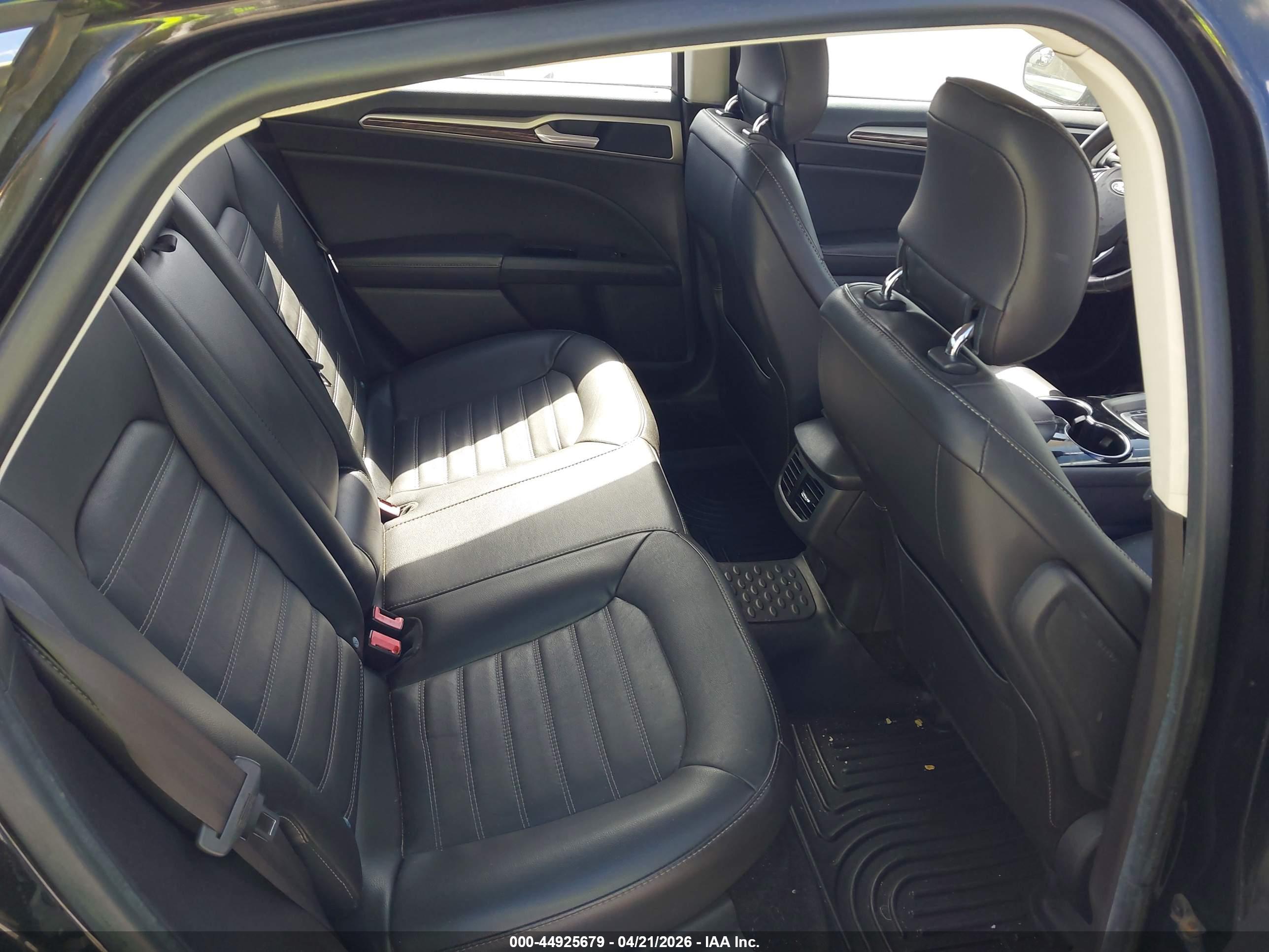 FORD FUSION image 8