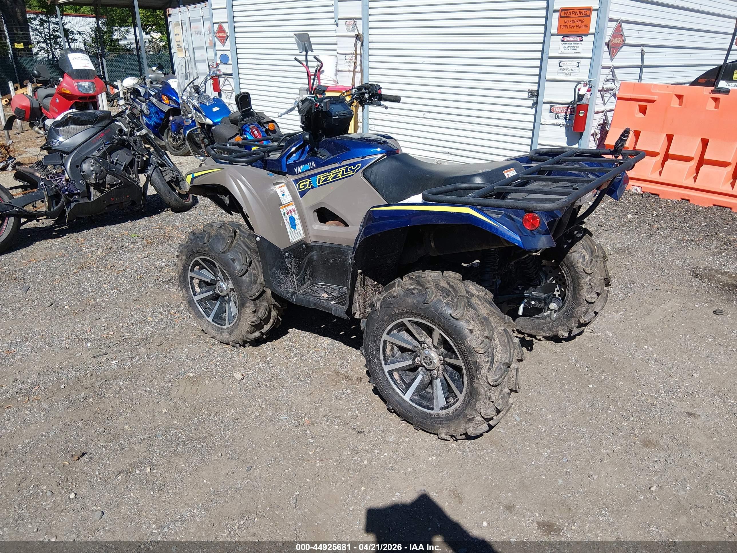 YAMAHA YFM700 image 3