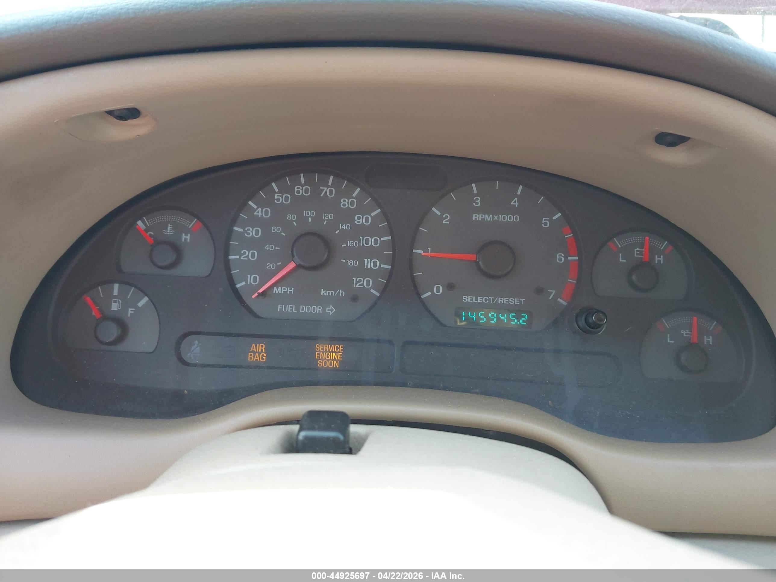 FORD MUSTANG image 7