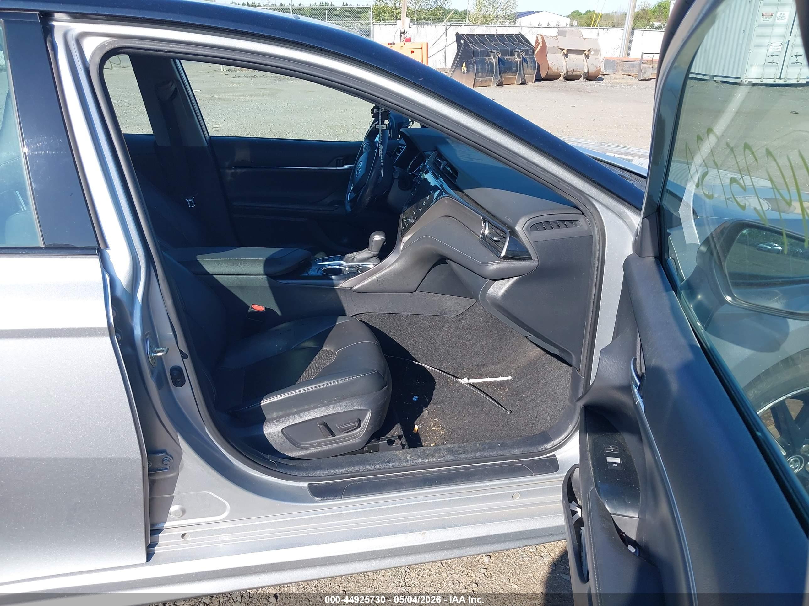 TOYOTA CAMRY image 5