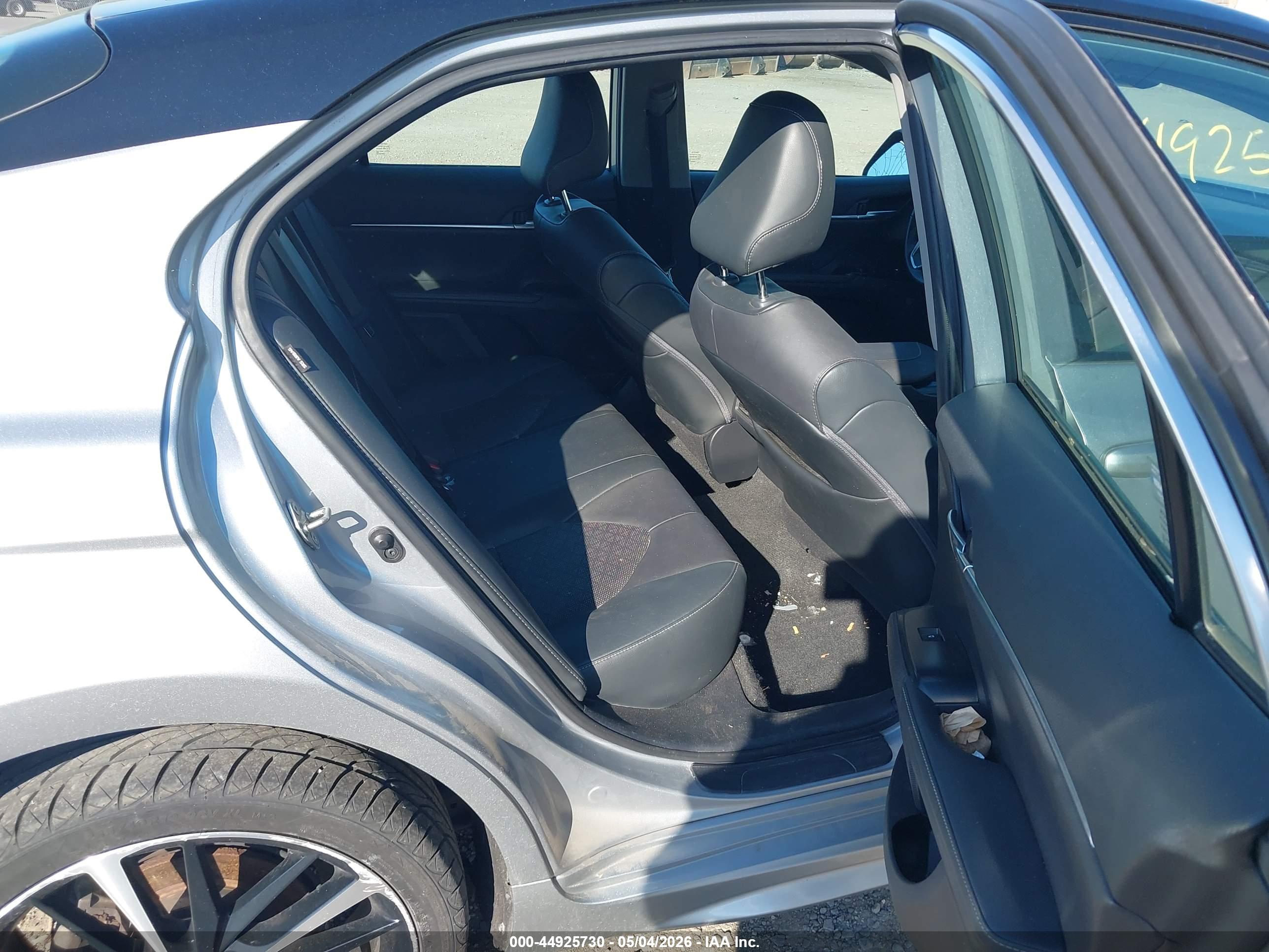 TOYOTA CAMRY image 8