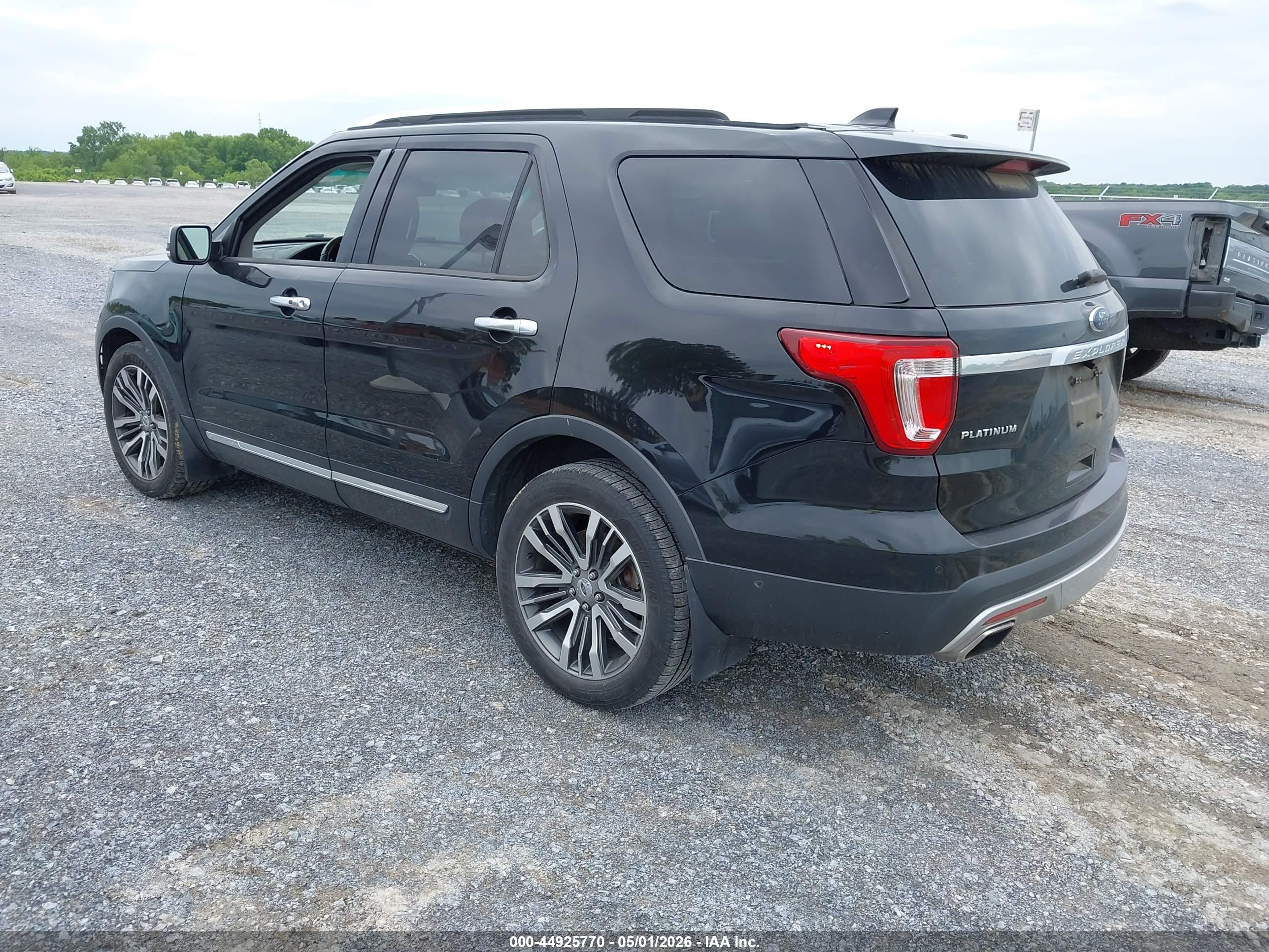 FORD EXPLORER image 3