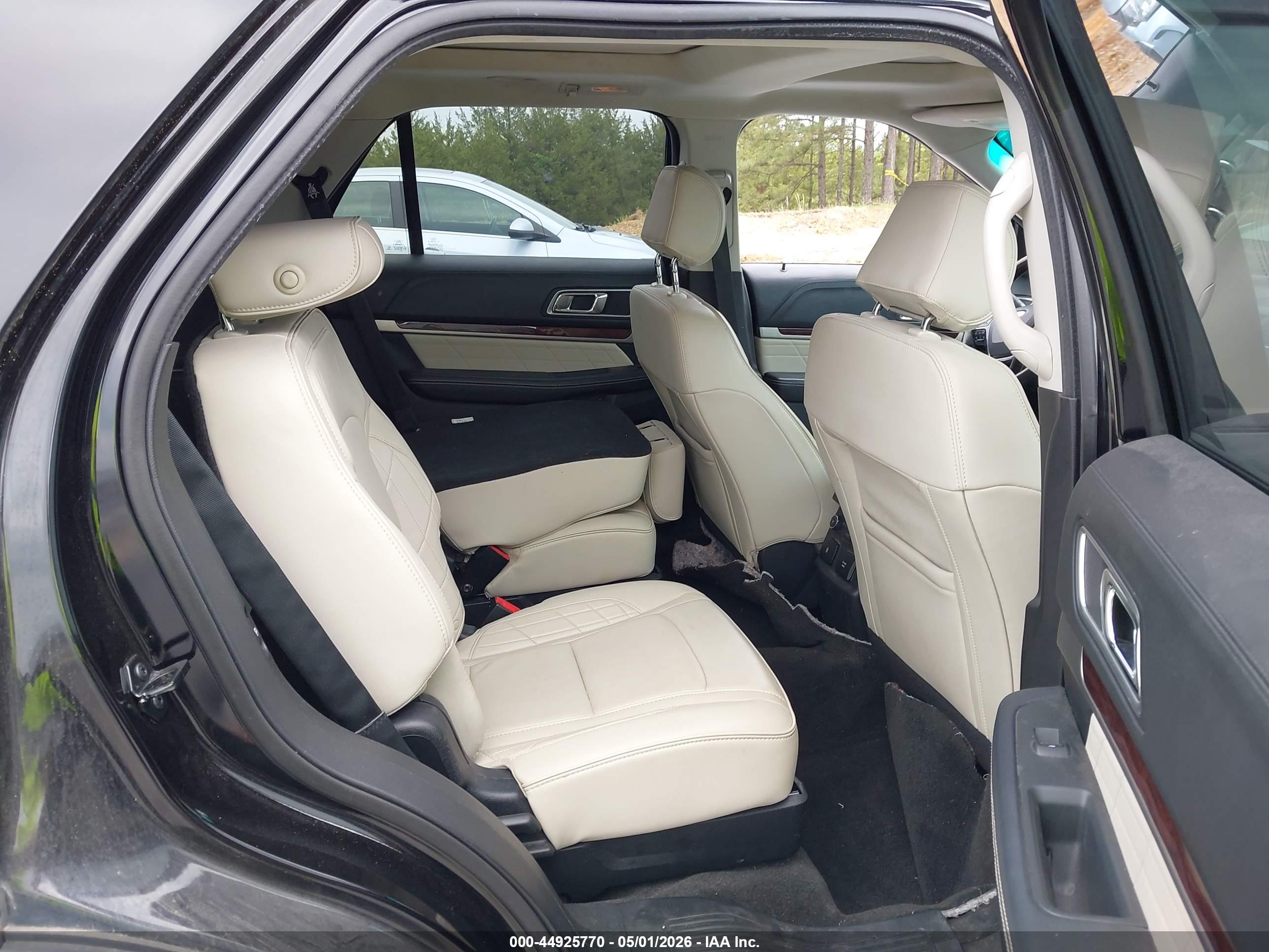 FORD EXPLORER image 8