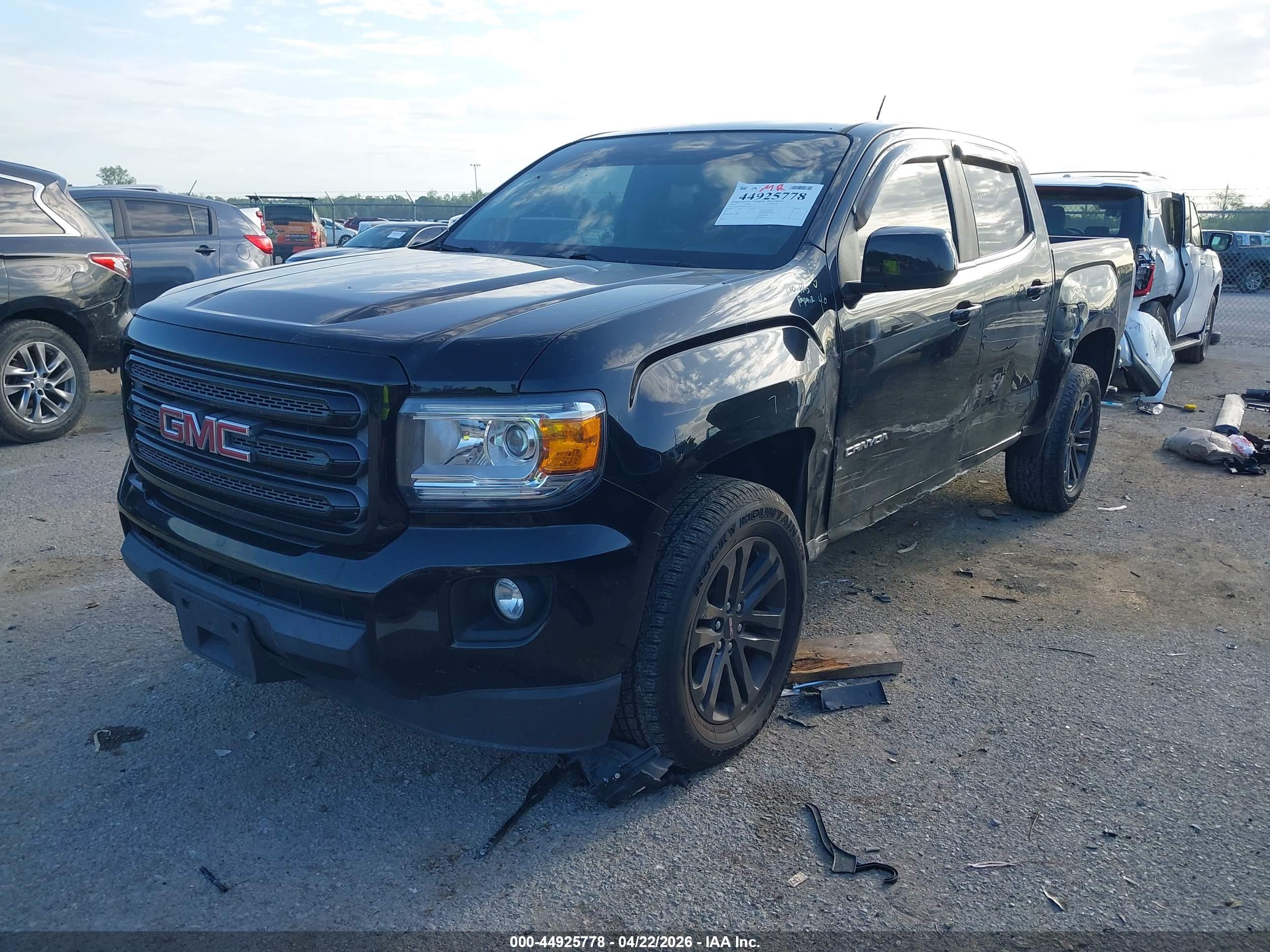 GMC CANYON image 2