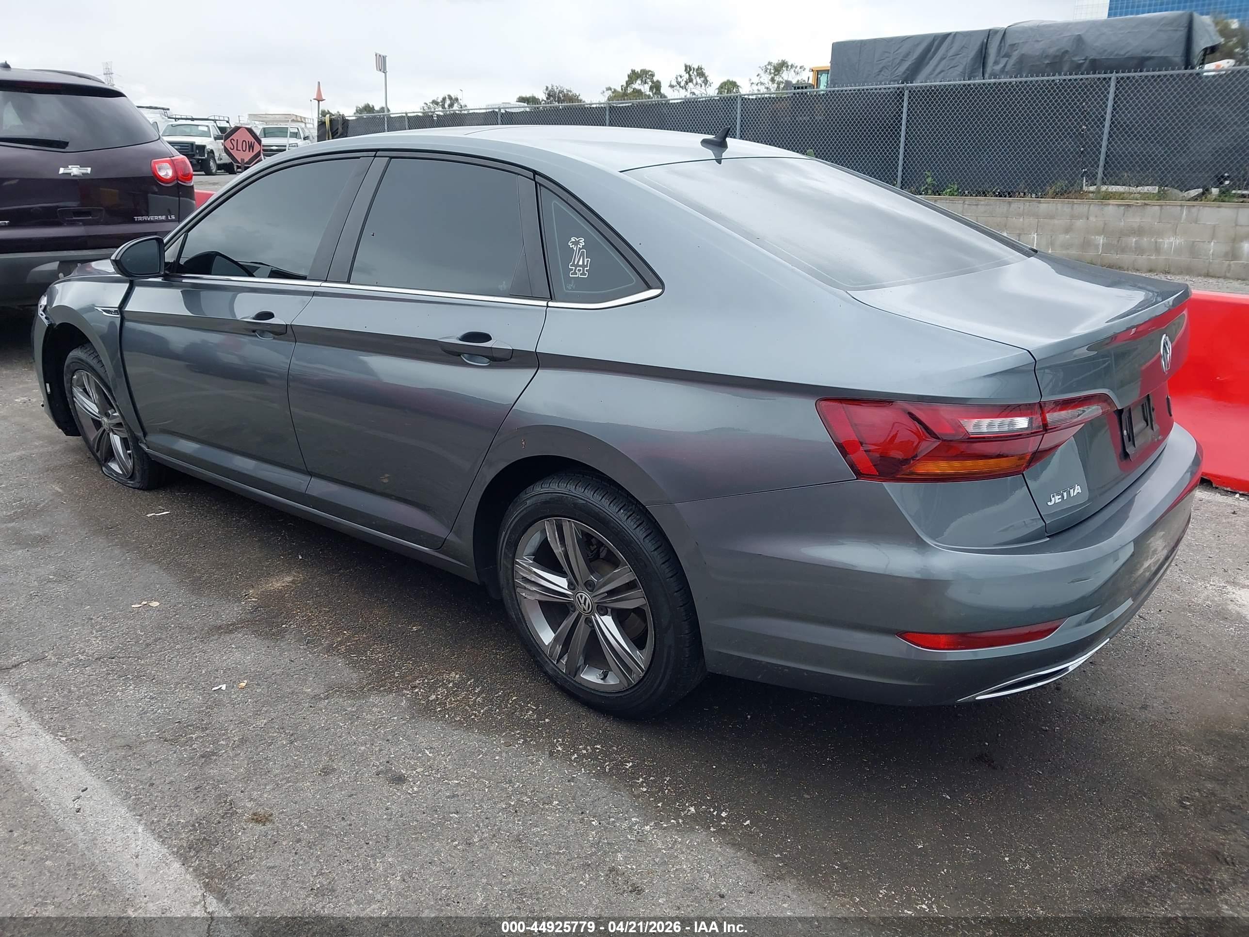 VOLKSWAGEN JETTA image 3
