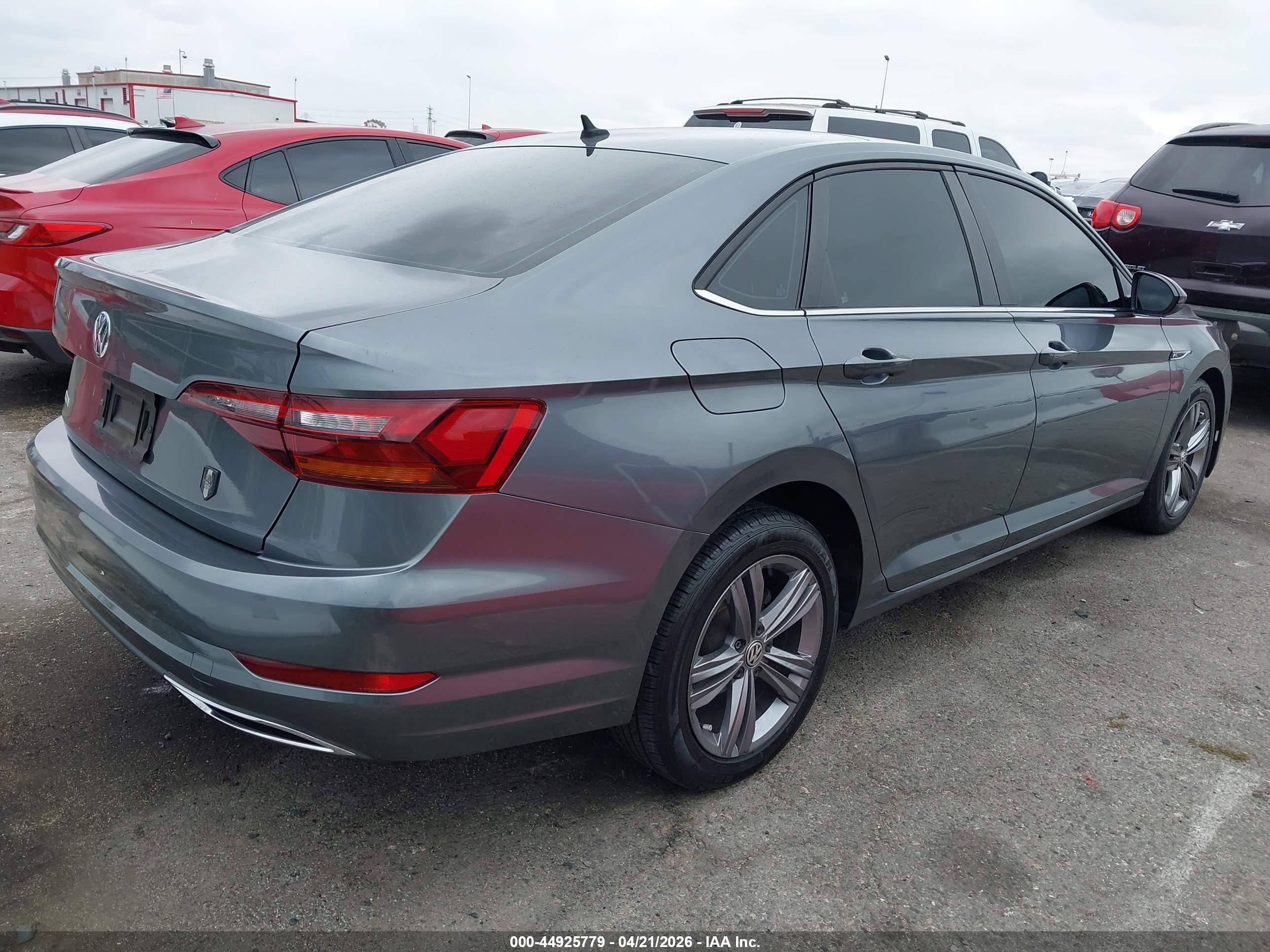 VOLKSWAGEN JETTA image 4