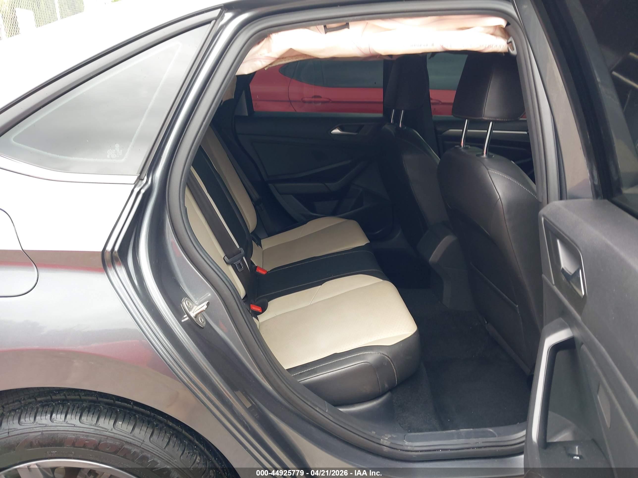 VOLKSWAGEN JETTA image 8