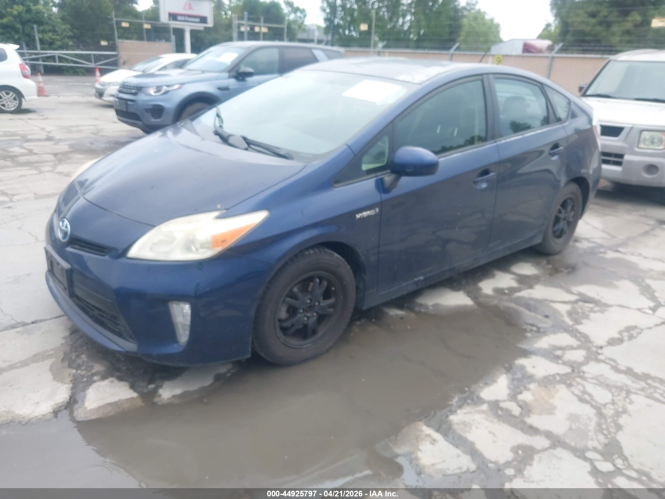 TOYOTA PRIUS image 2