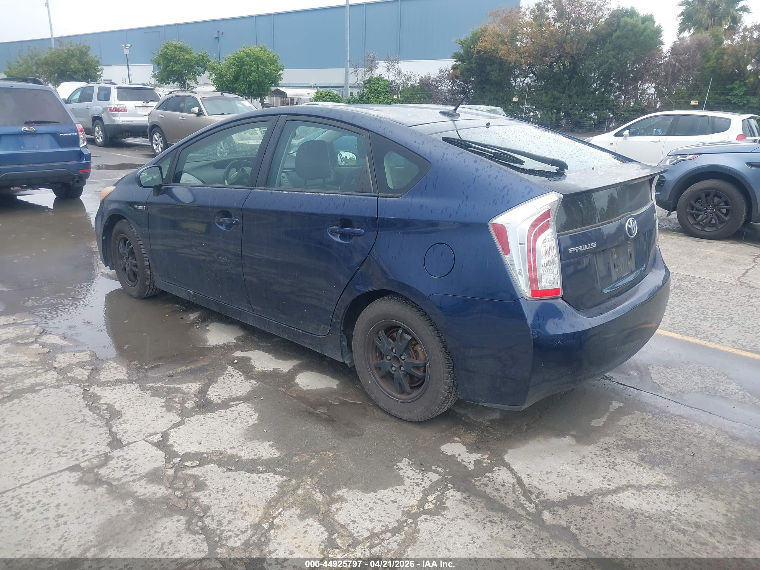 TOYOTA PRIUS image 3