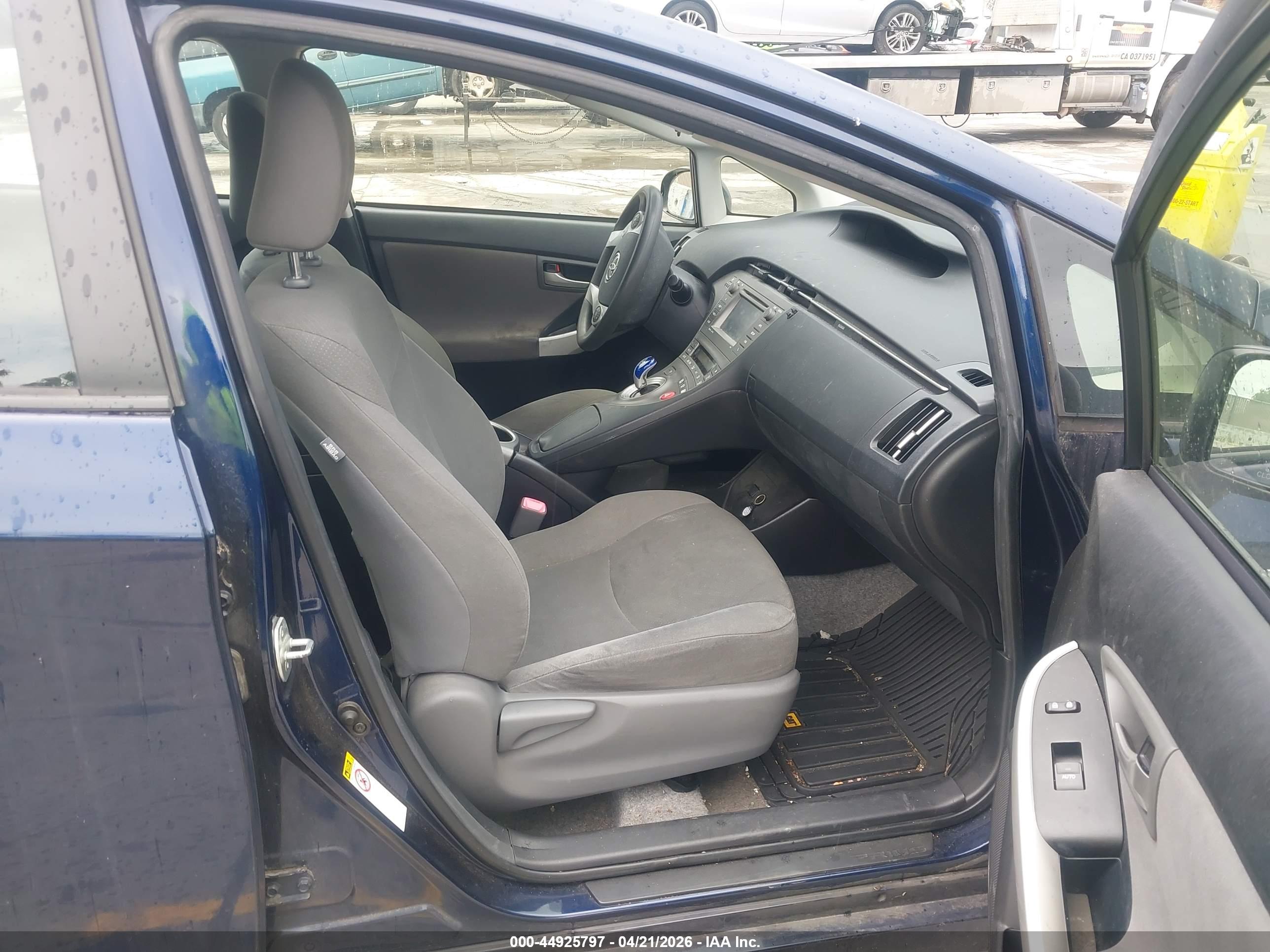 TOYOTA PRIUS image 5