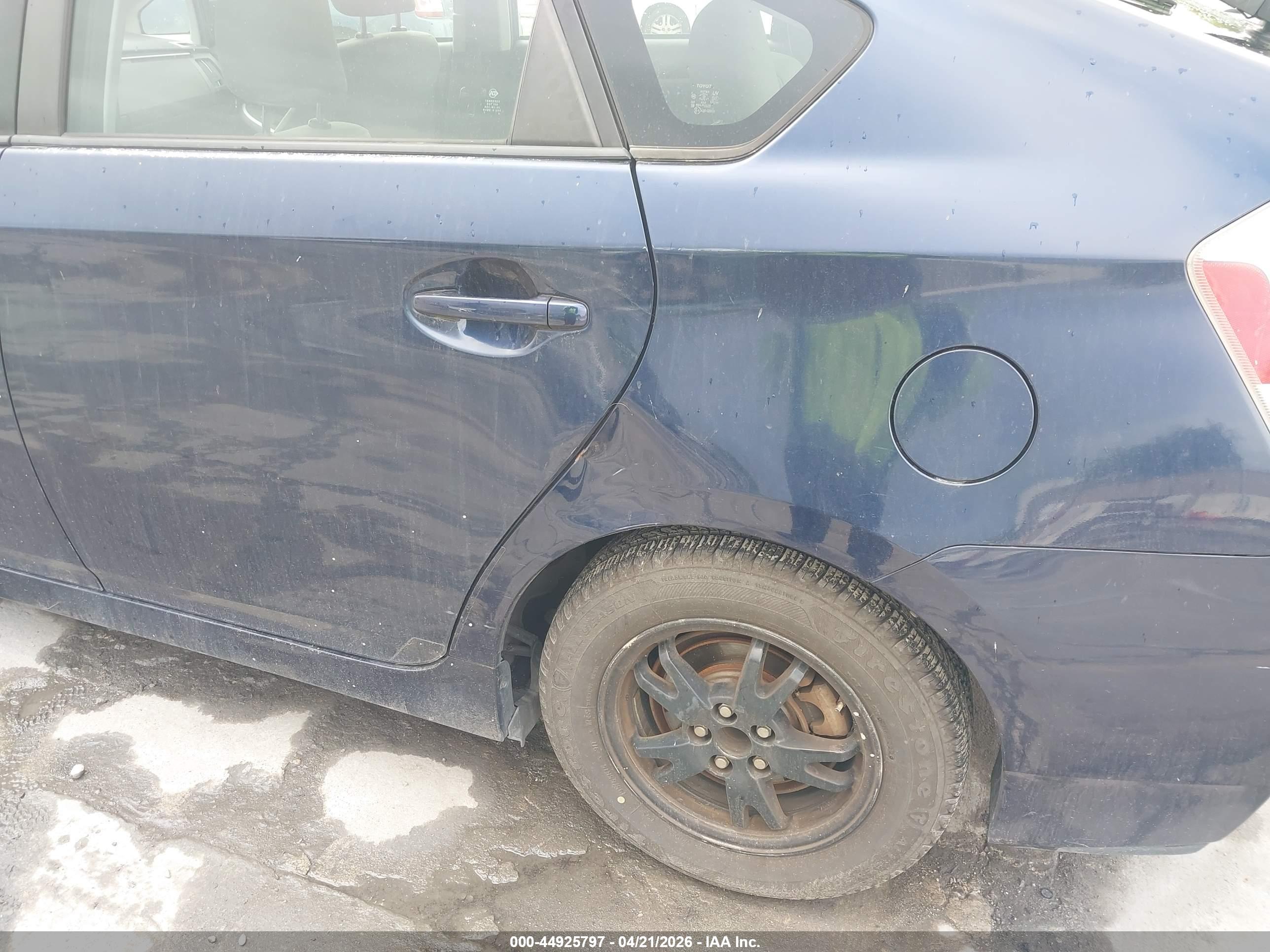 TOYOTA PRIUS image 6
