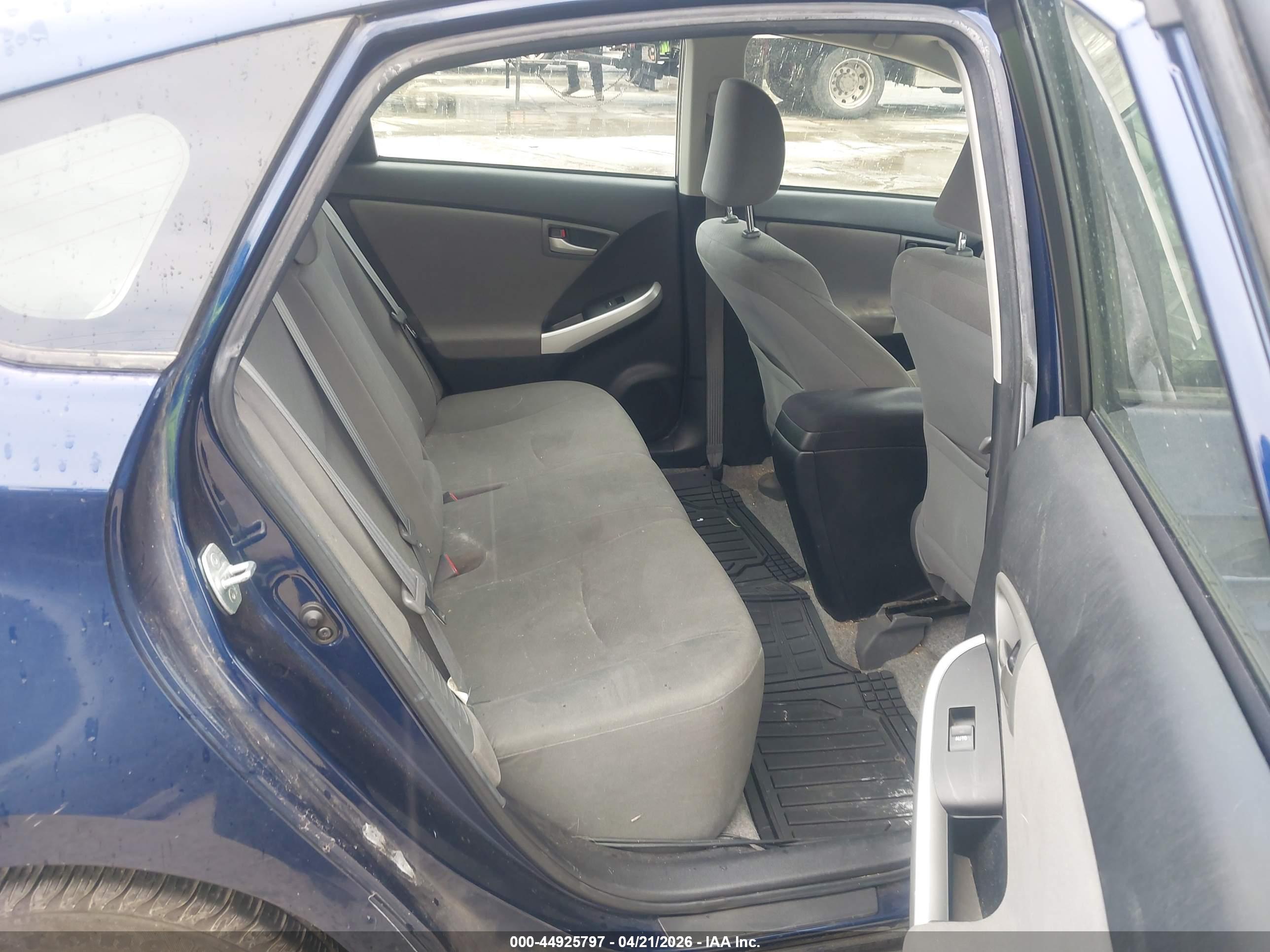 TOYOTA PRIUS image 8