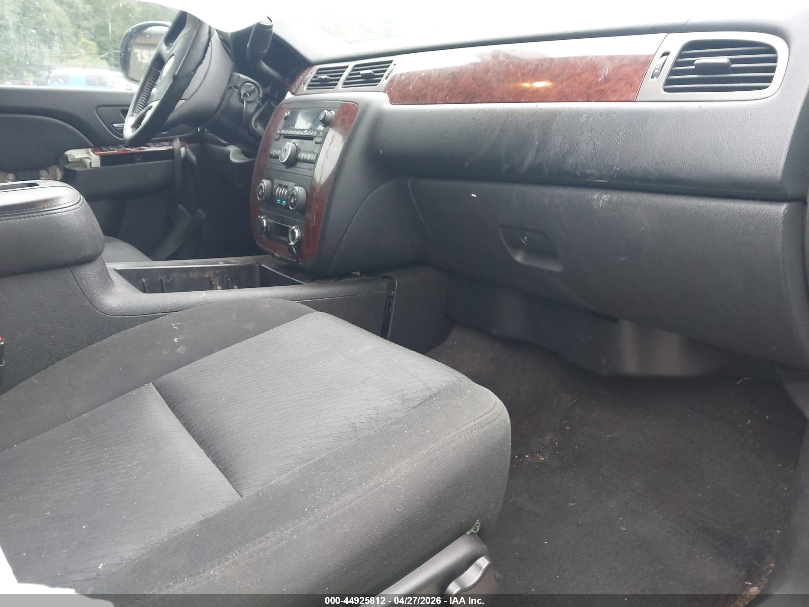 CHEVROLET TAHOE image 5
