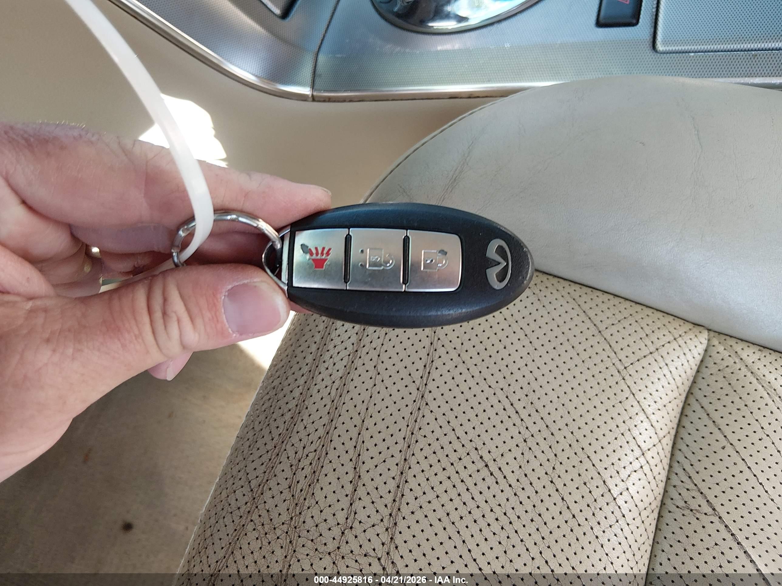 INFINITI FX35 image 11