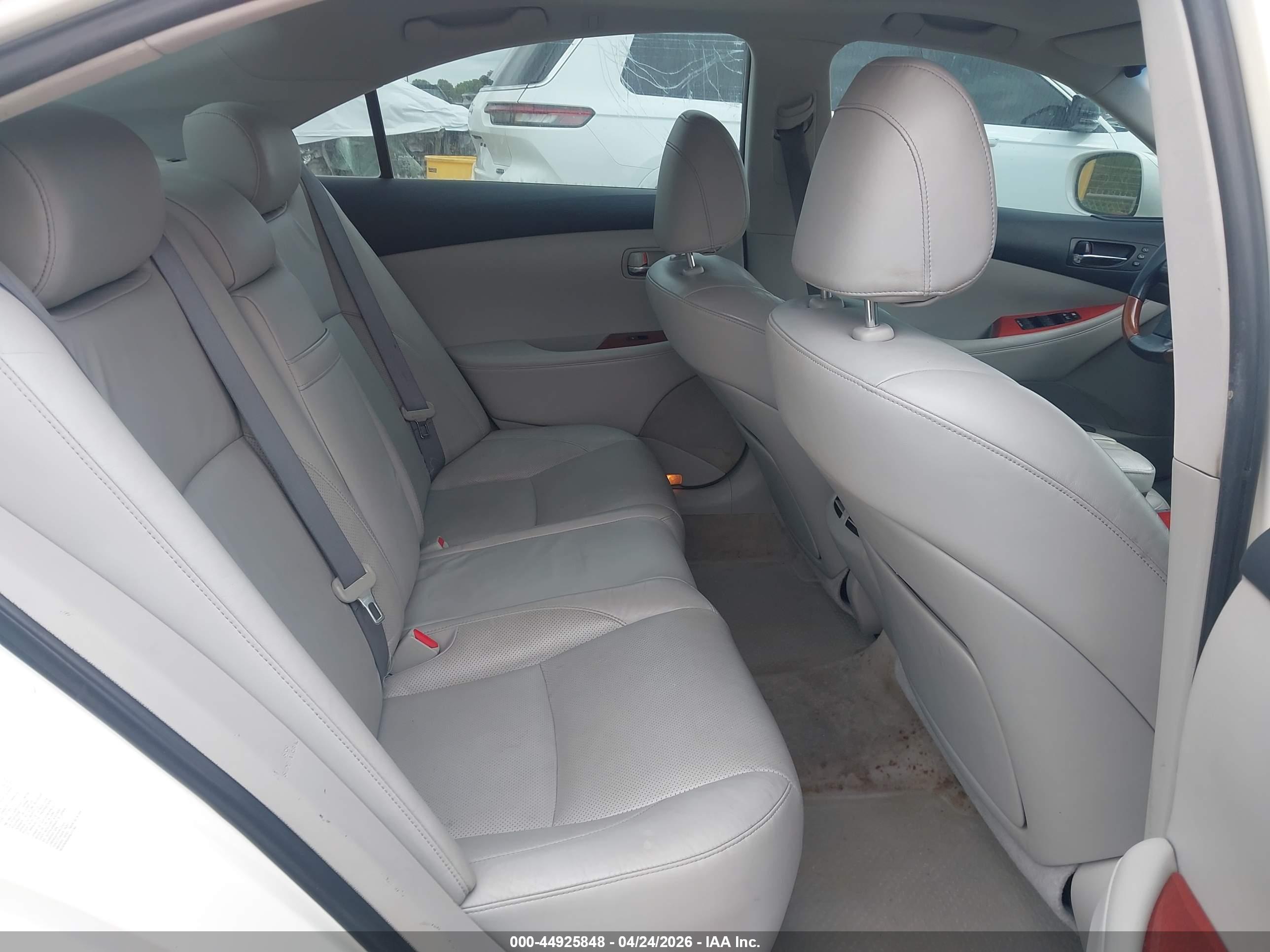 LEXUS ES image 8