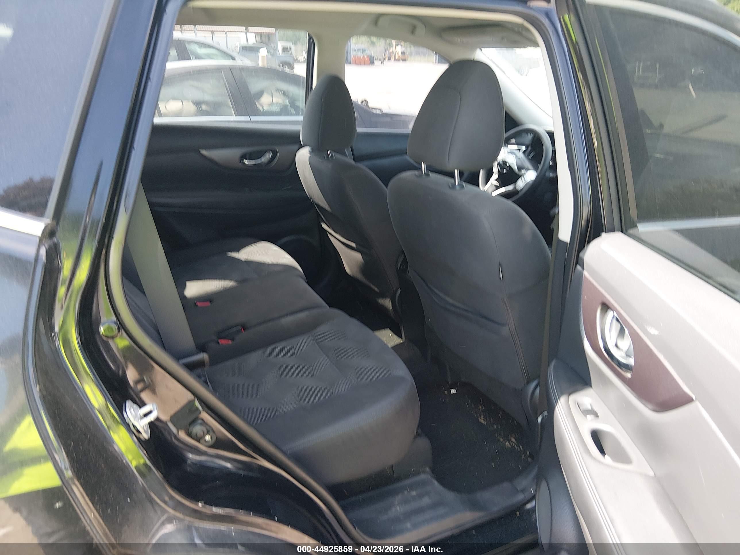 NISSAN ROGUE image 8