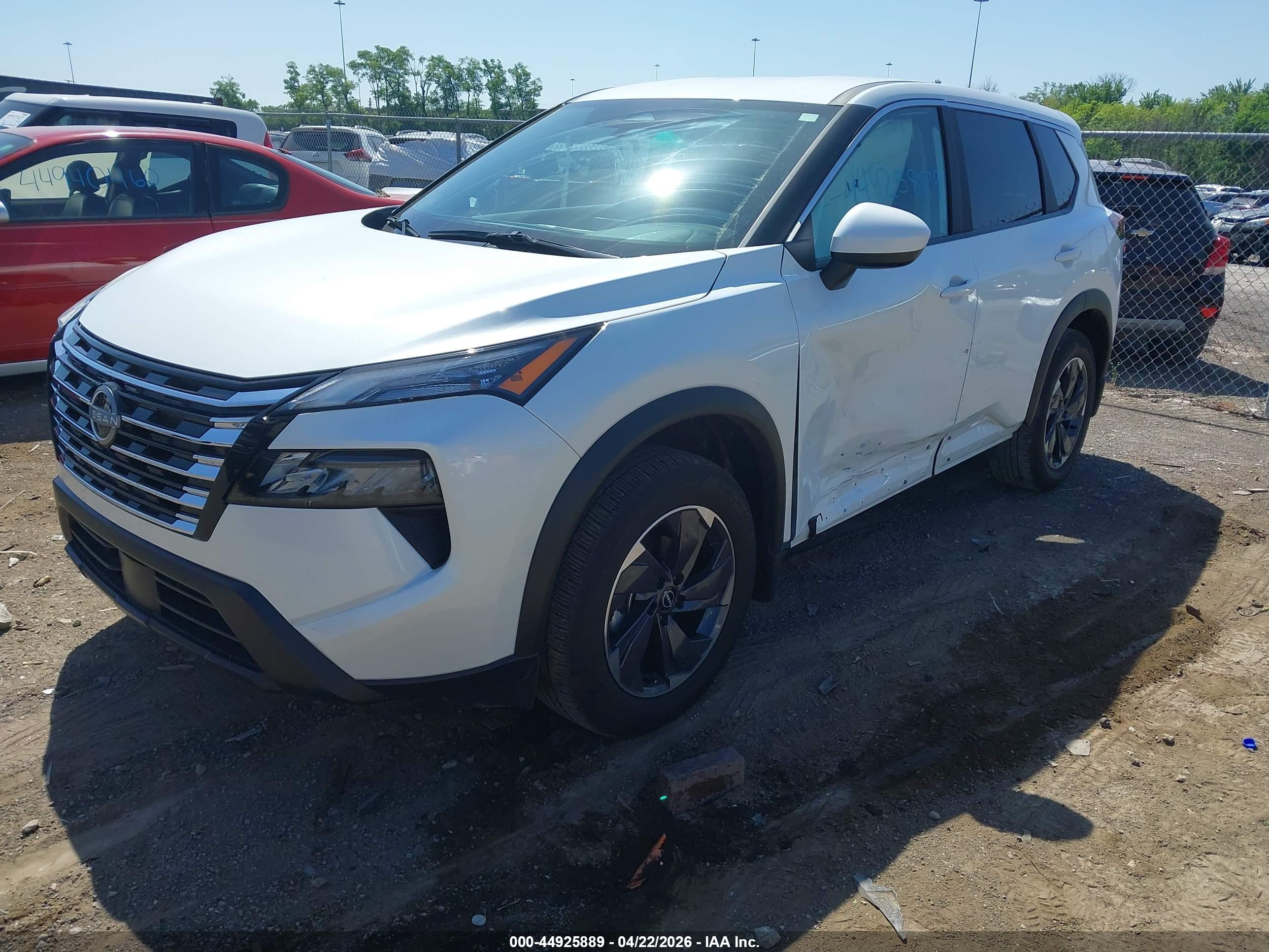 NISSAN ROGUE image 2