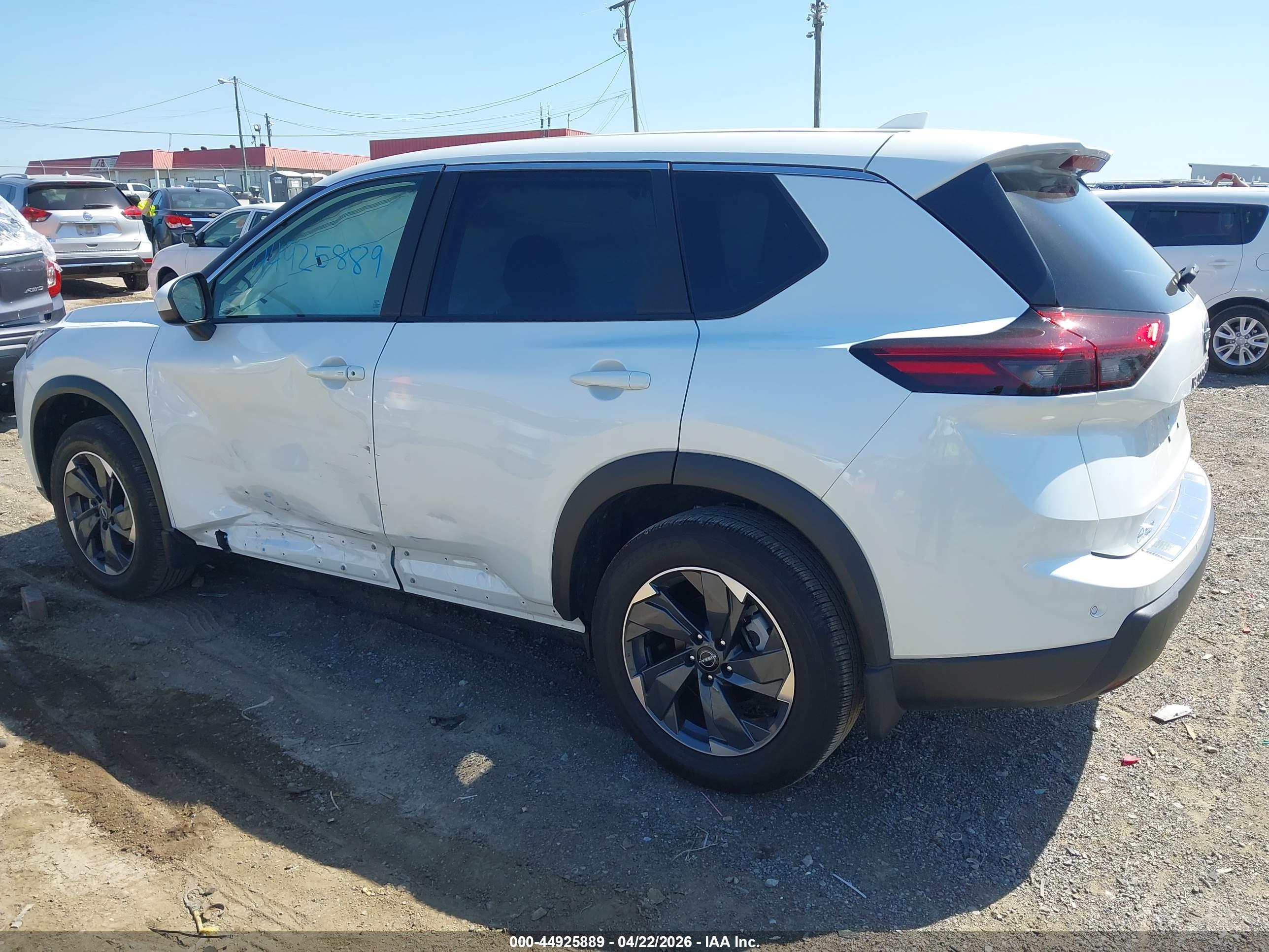 NISSAN ROGUE image 3