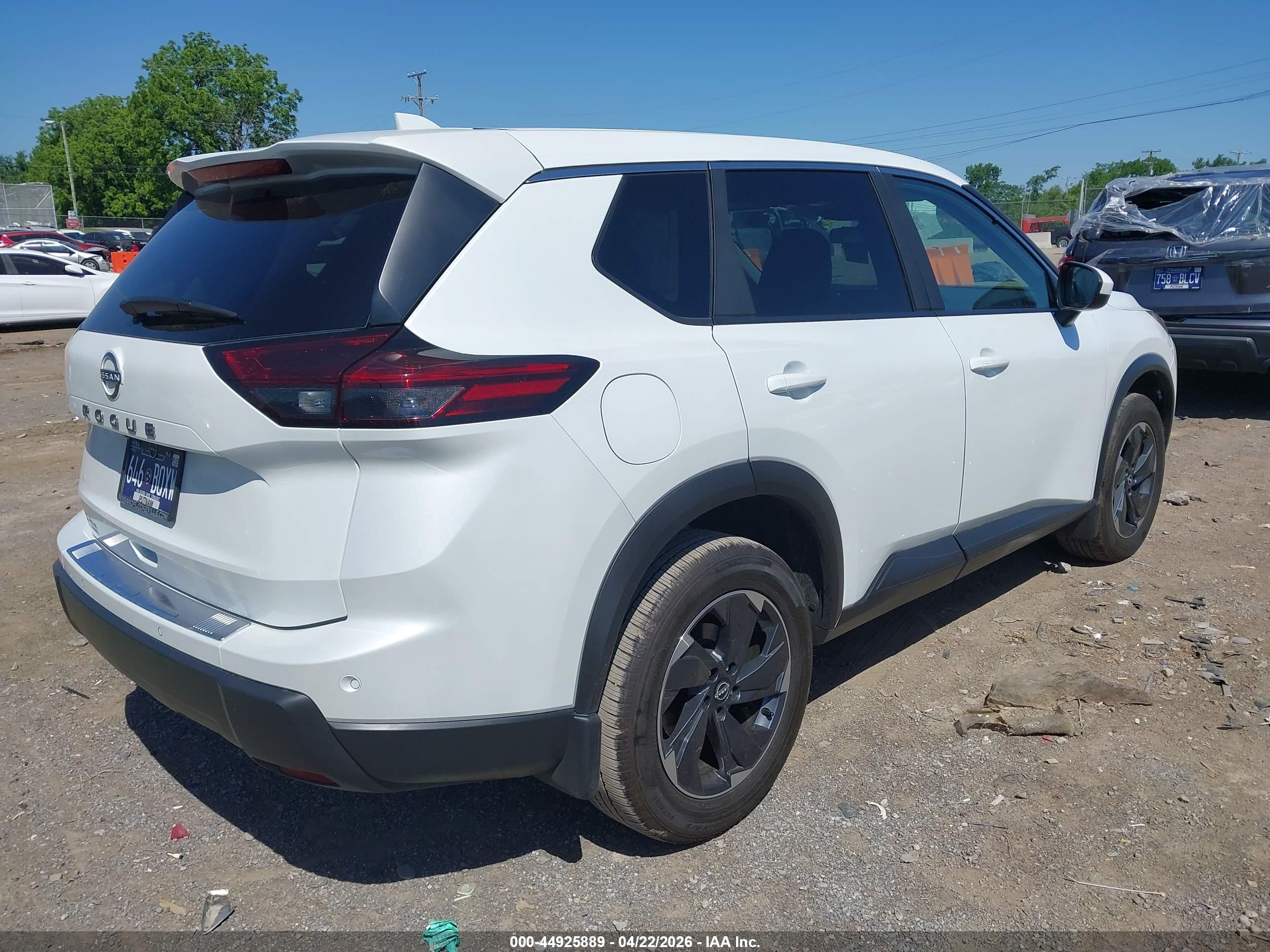 NISSAN ROGUE image 4
