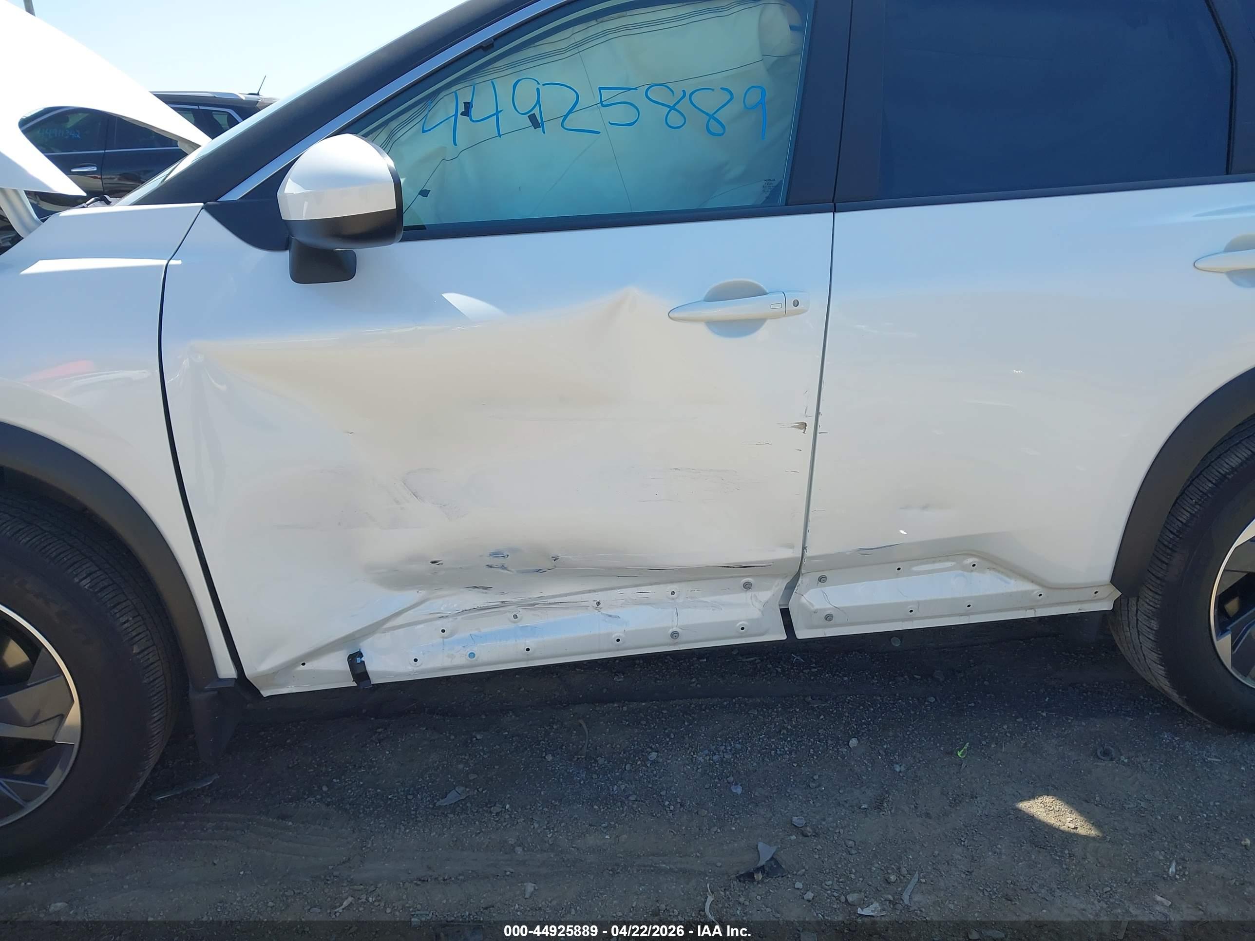 NISSAN ROGUE image 6