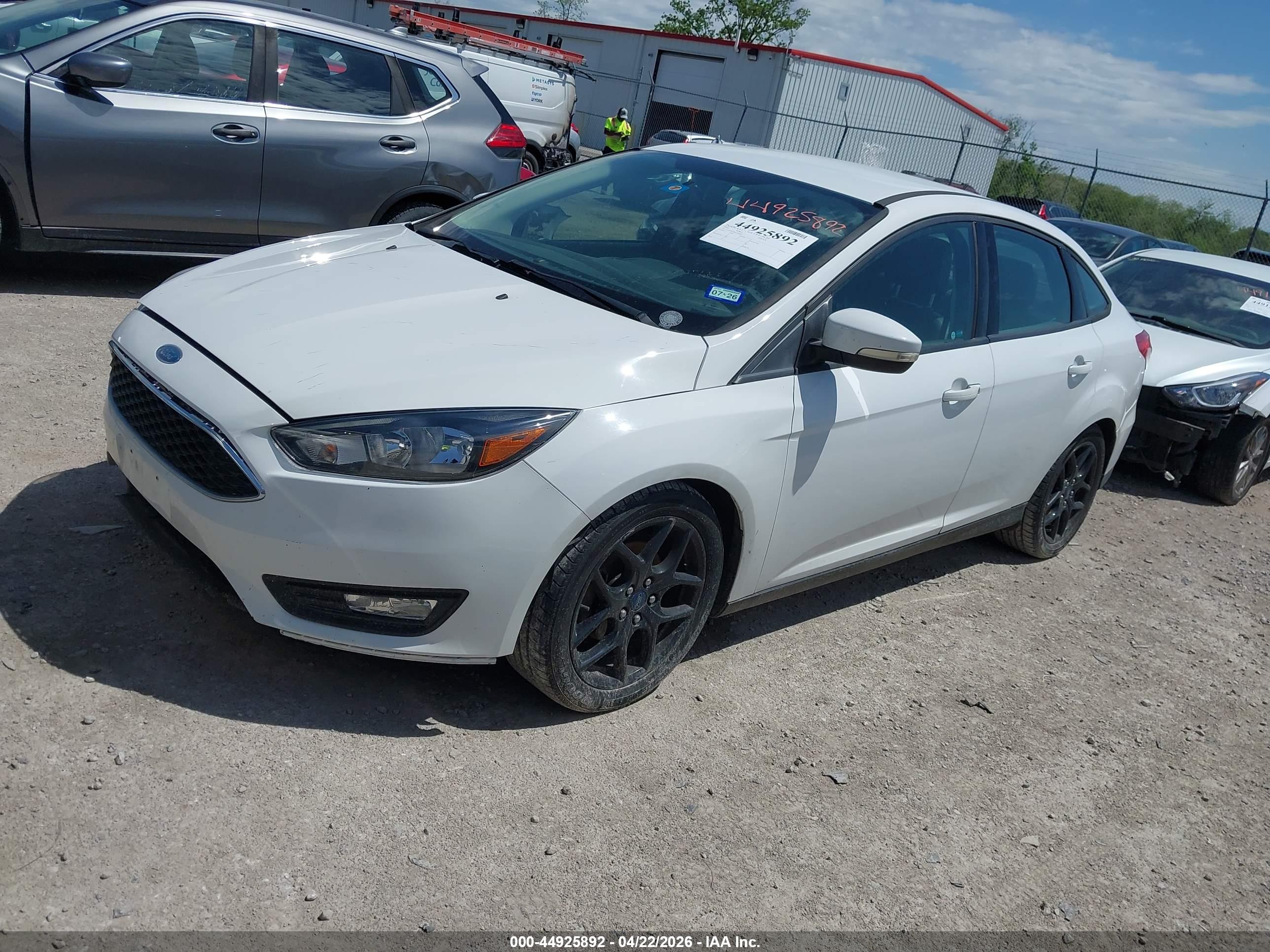 FORD FOCUS image 2