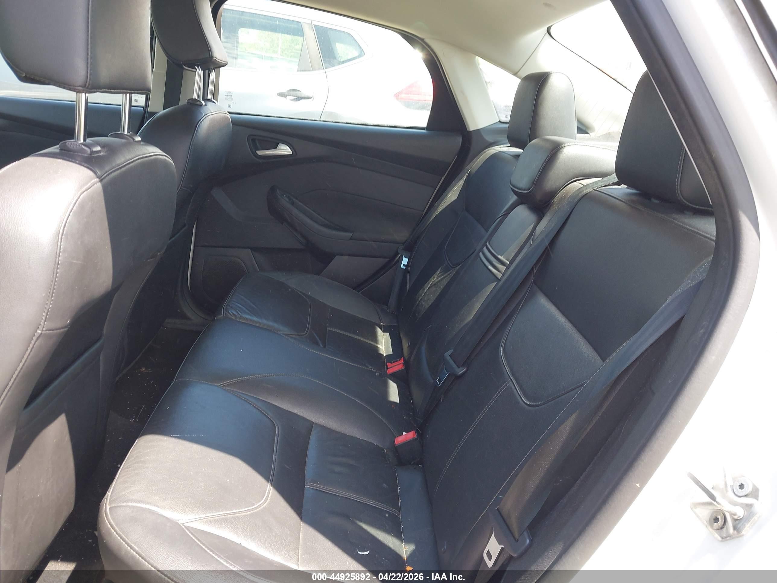 FORD FOCUS image 8