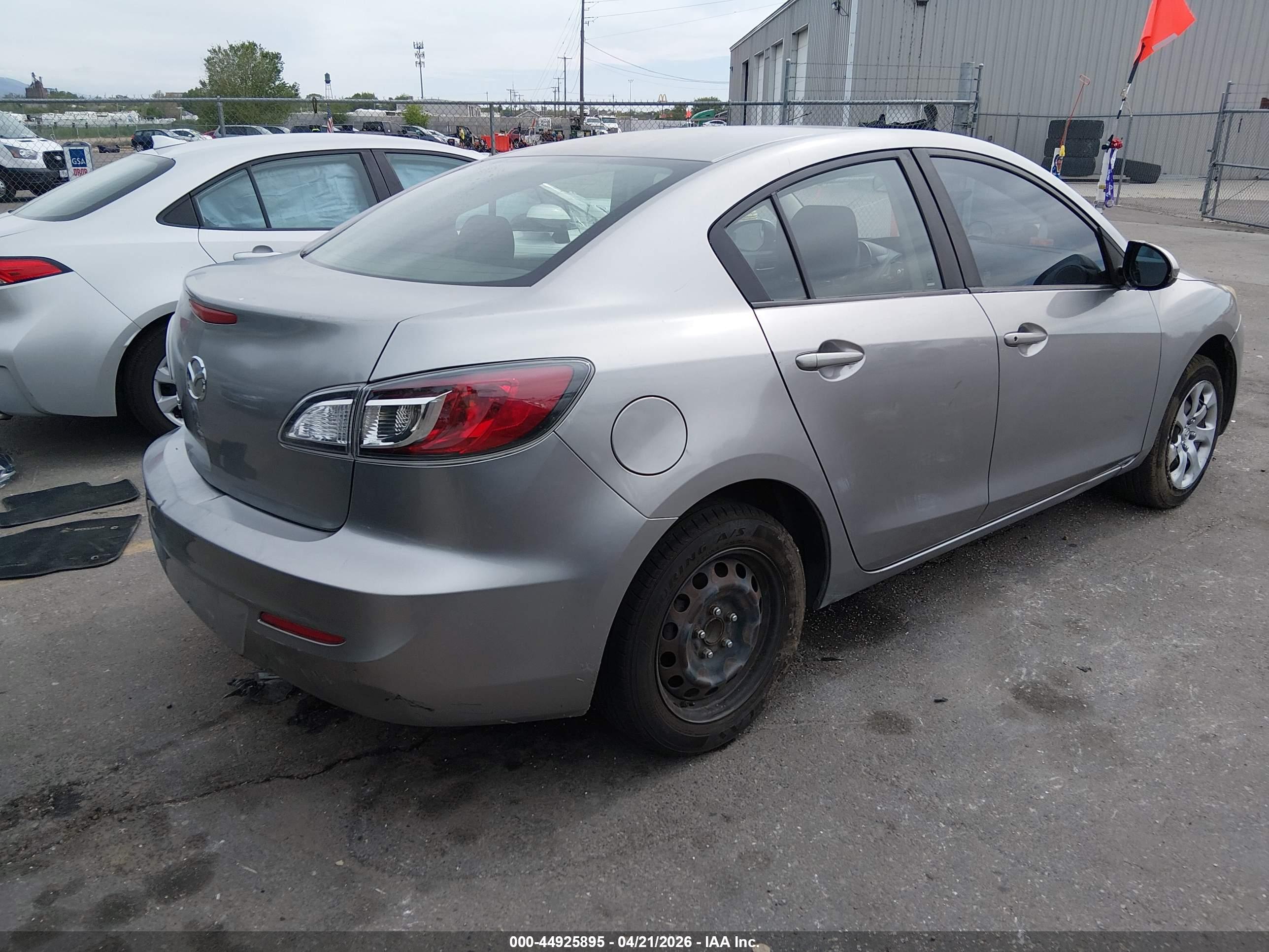 MAZDA MAZDA3 image 4