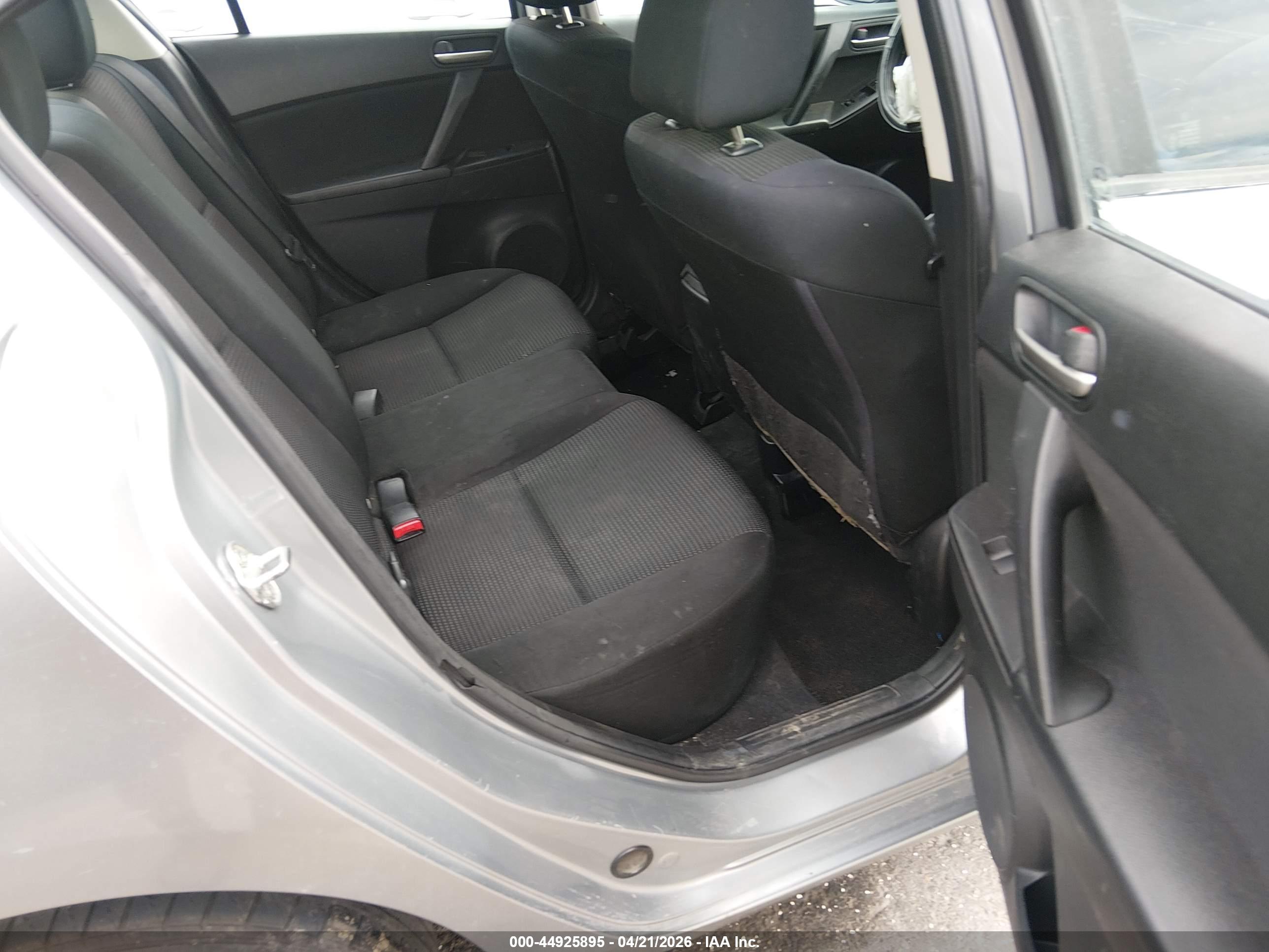MAZDA MAZDA3 image 8